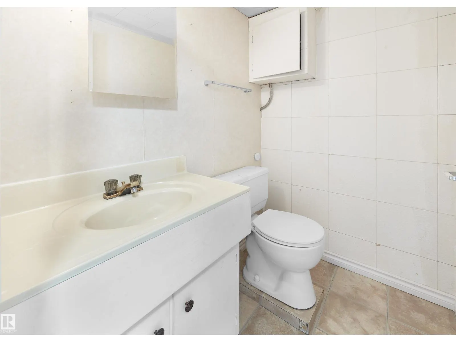 11407 46 AV NW
