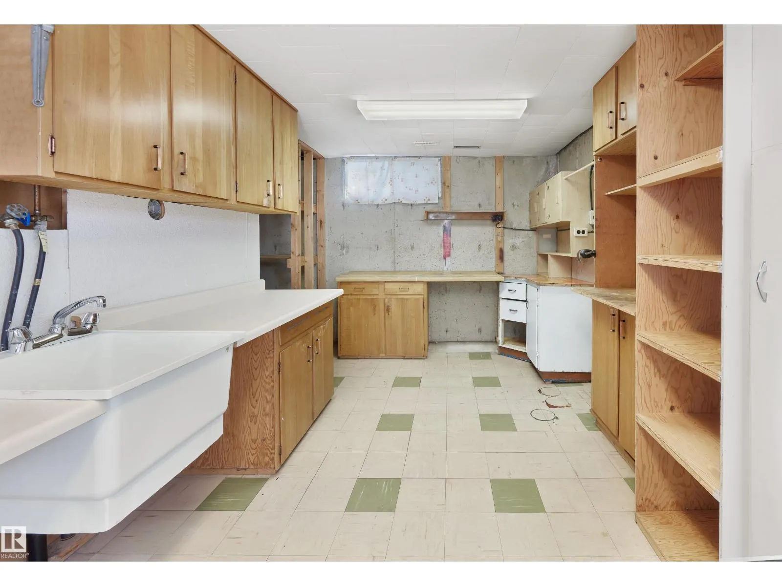 11407 46 AV NW