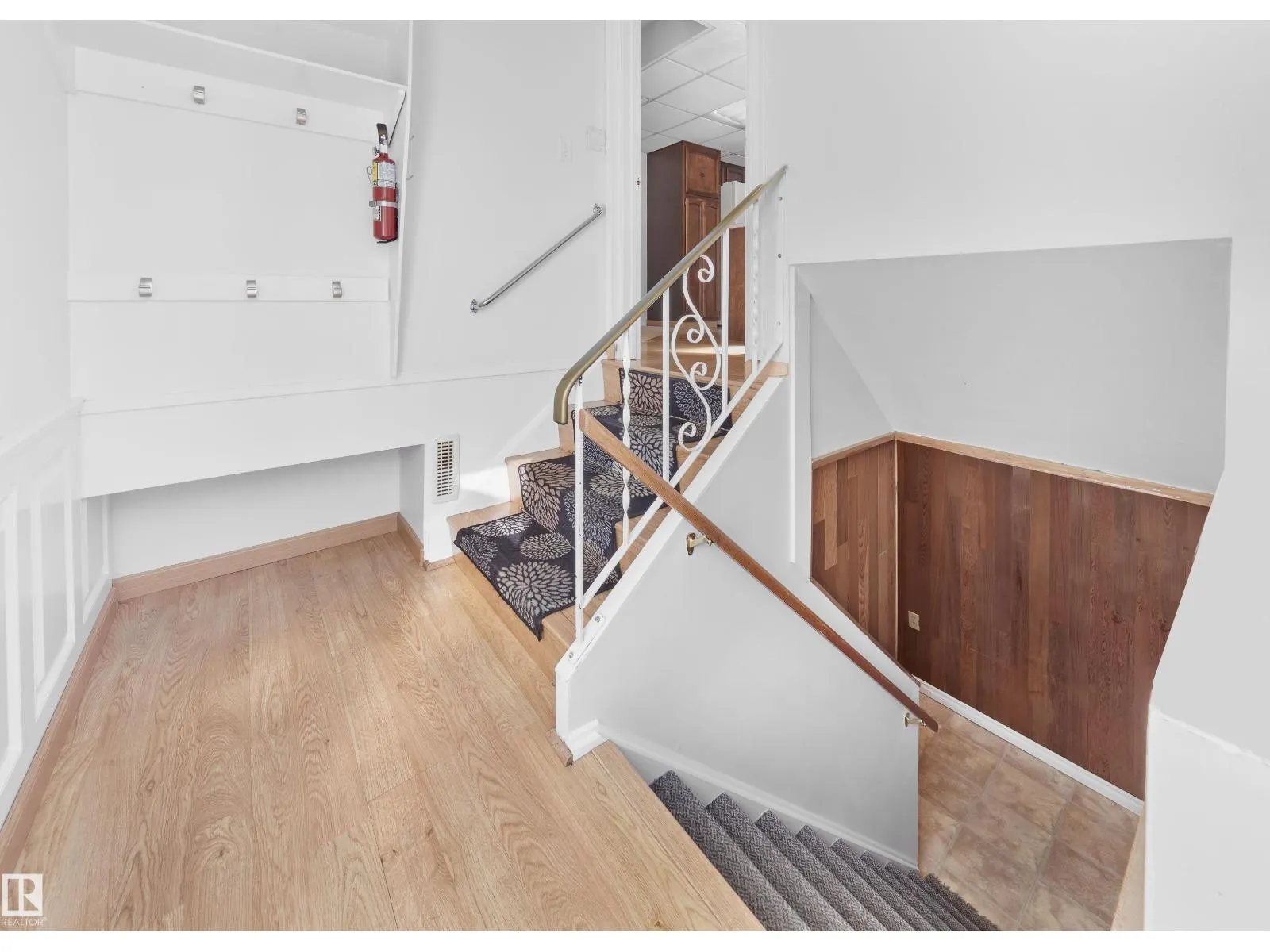 11407 46 AV NW