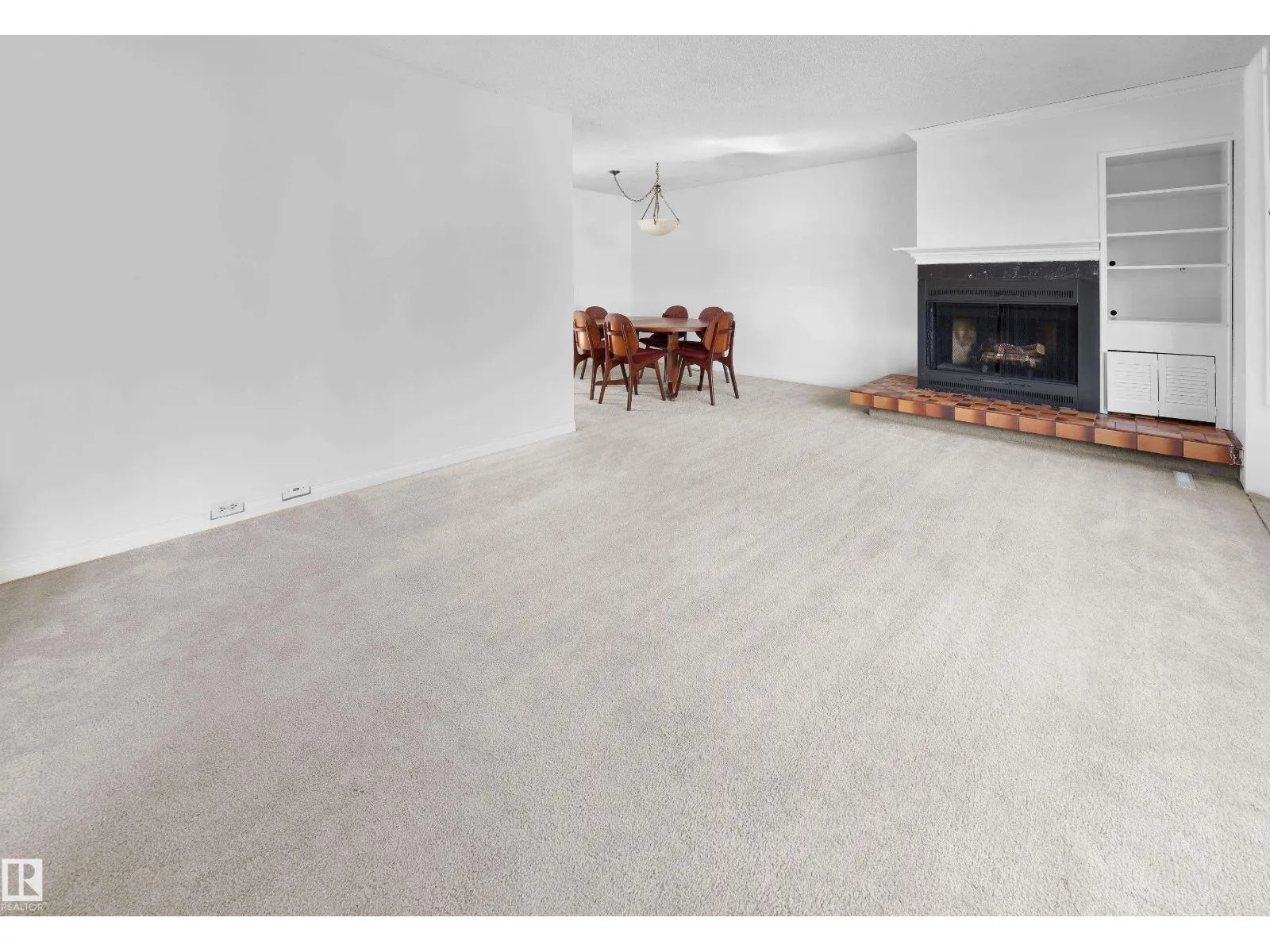 11407 46 AV NW
