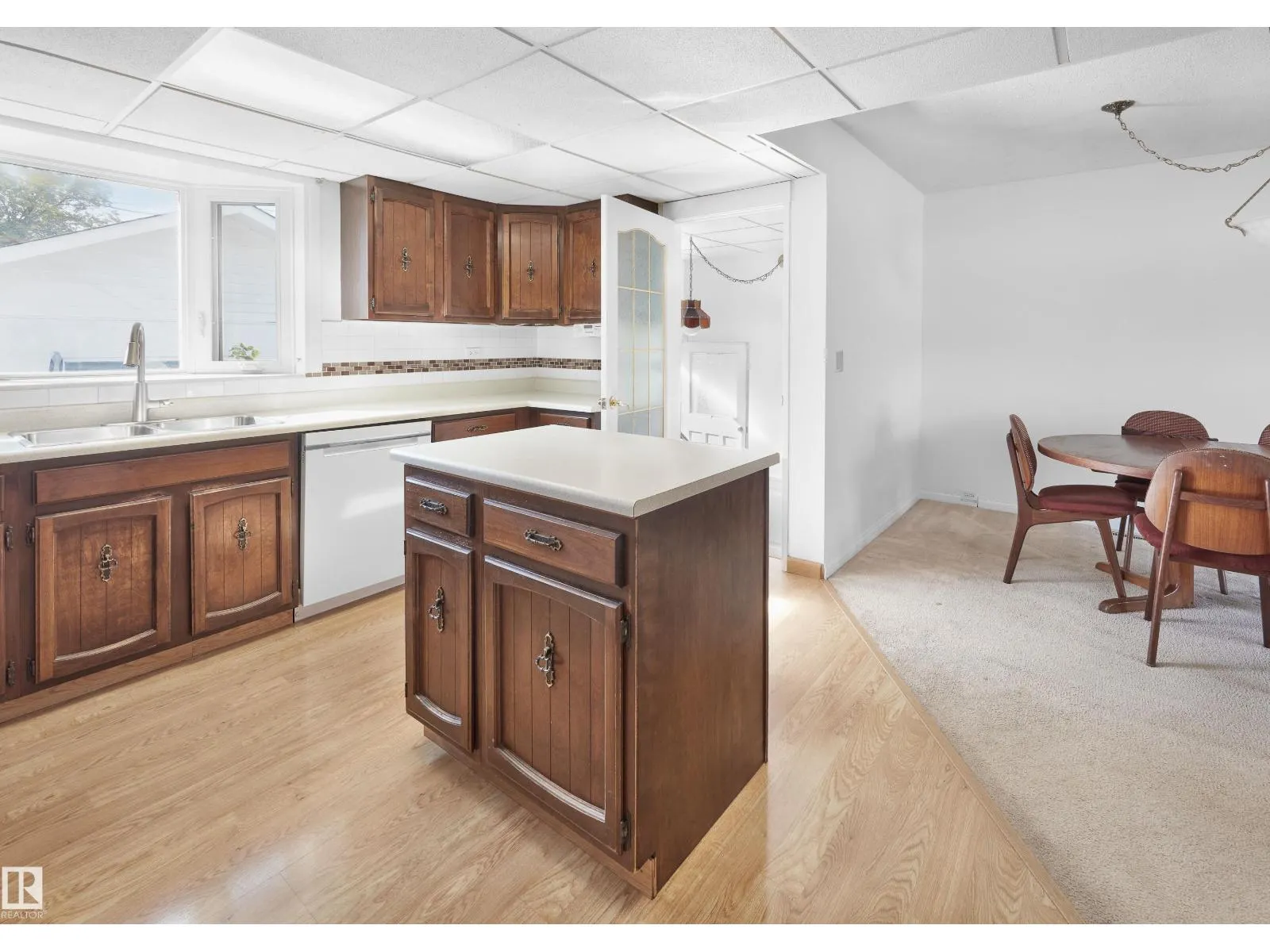 11407 46 AV NW