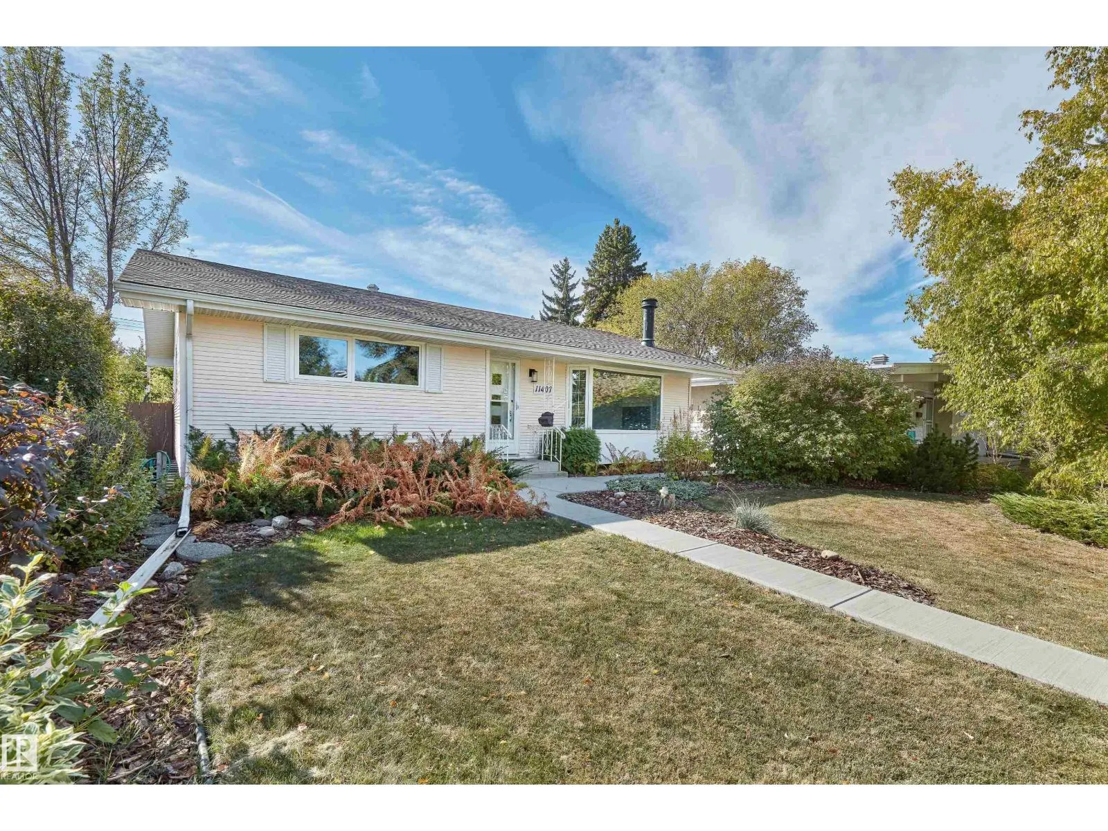 11407 46 AV NW