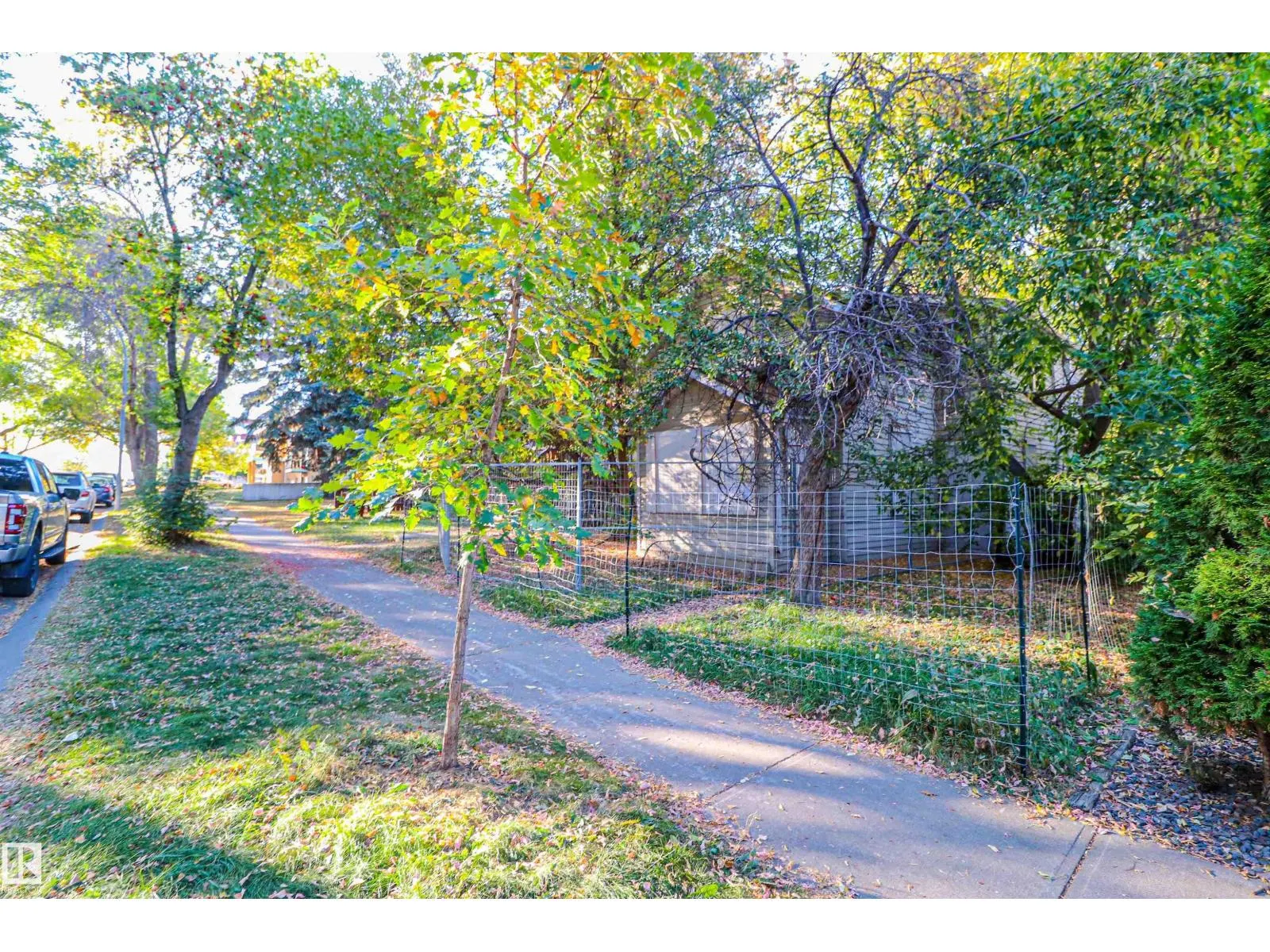 9922 79 AV NW NW