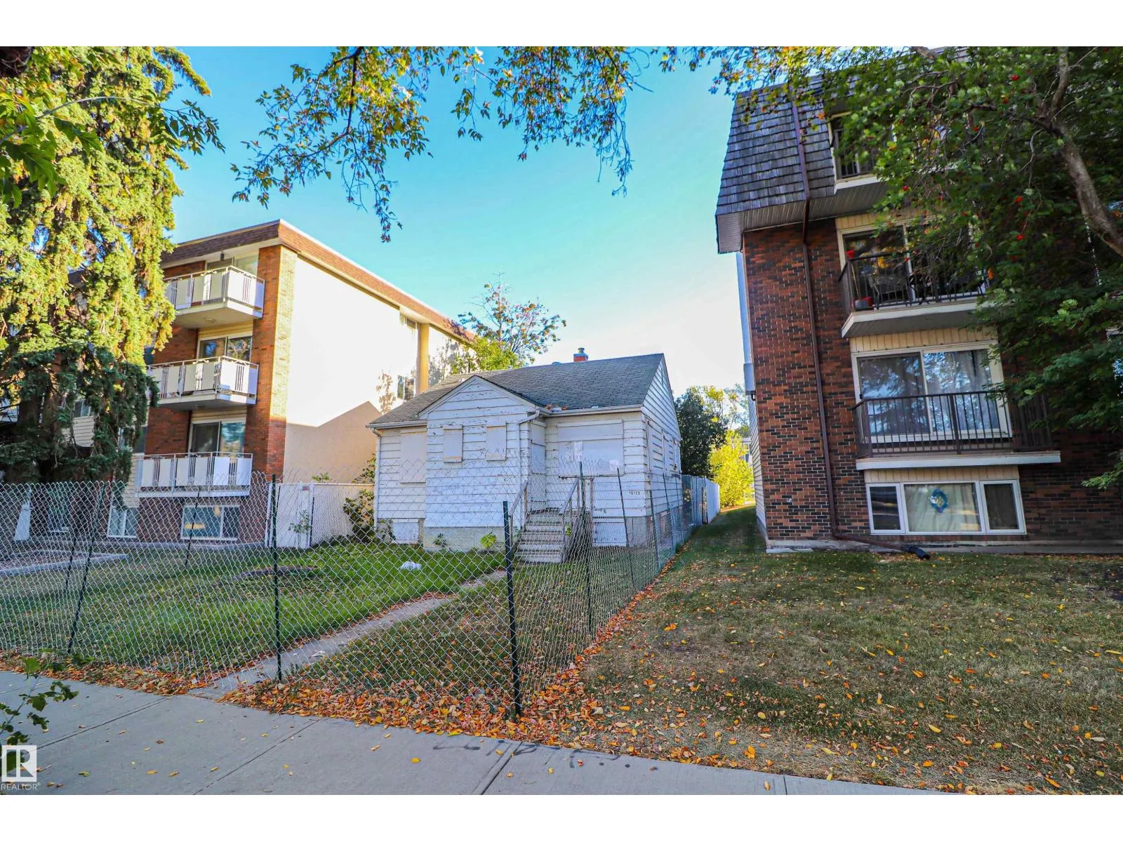 10723 81 AV NW NW