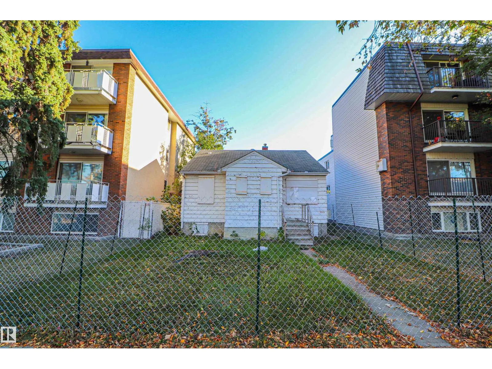 10723 81 AV NW NW
