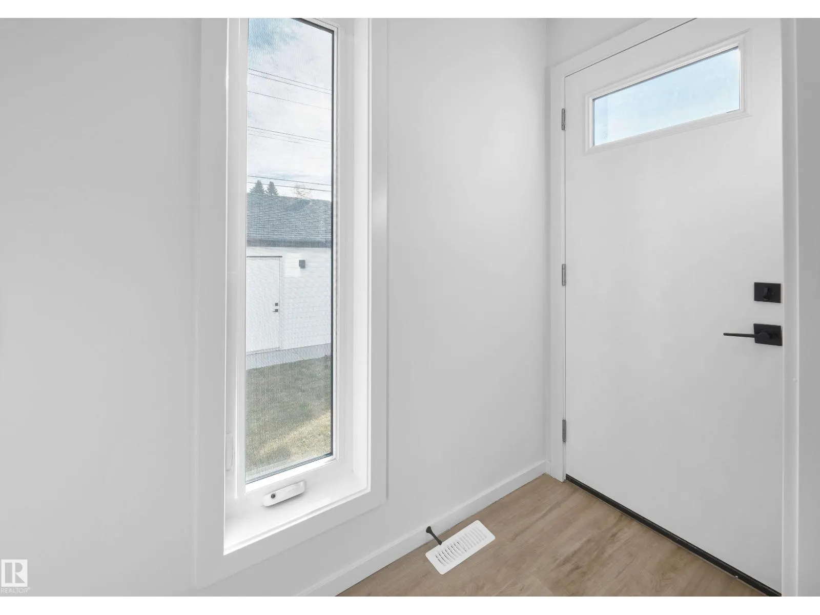 12311 121 AV NW