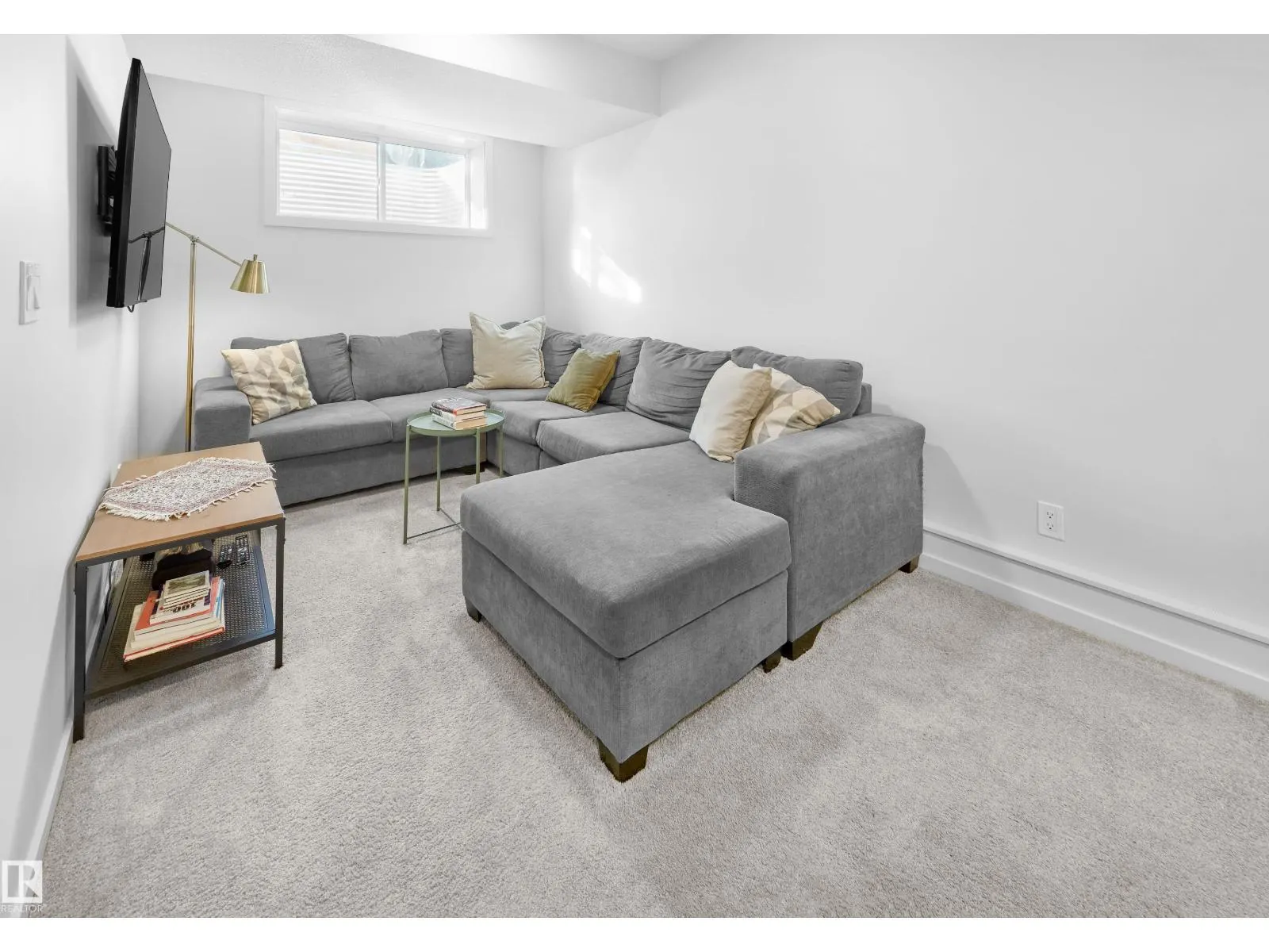 12311 121 AV NW
