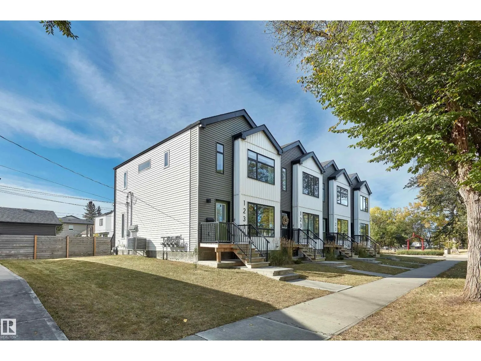 12311 121 AV NW