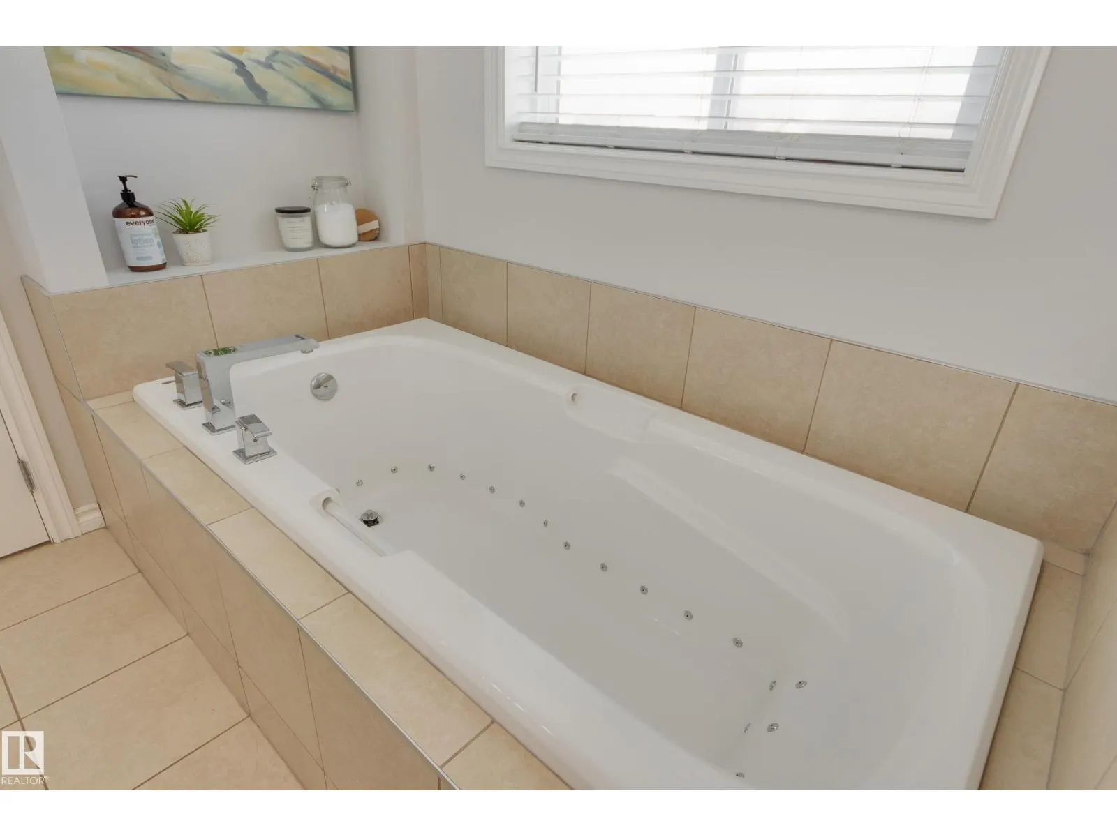 5816 168 AV NW