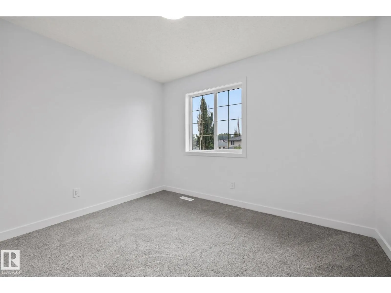 209 Bancroft CL NW