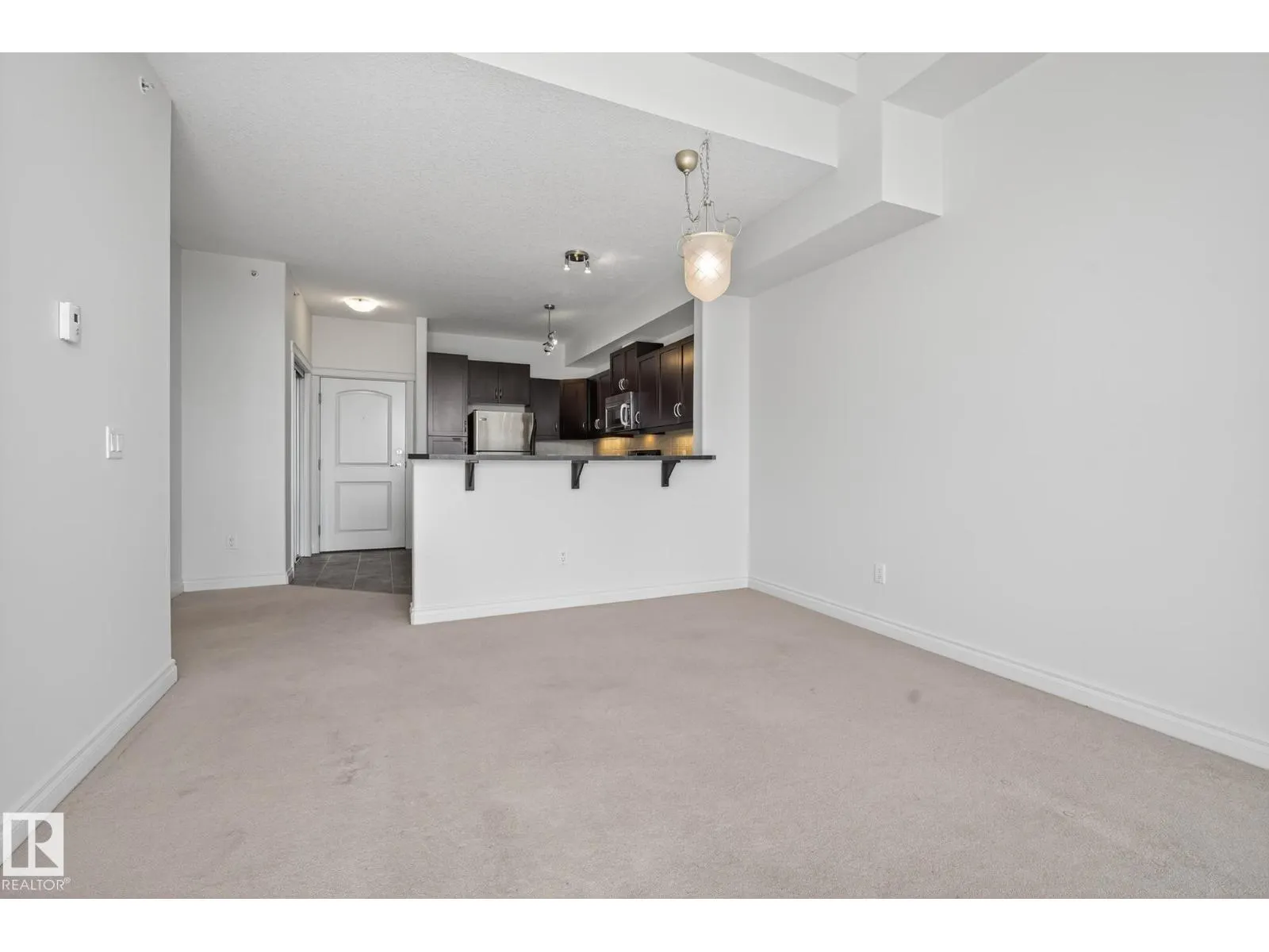 #407 12408 15 AV SW