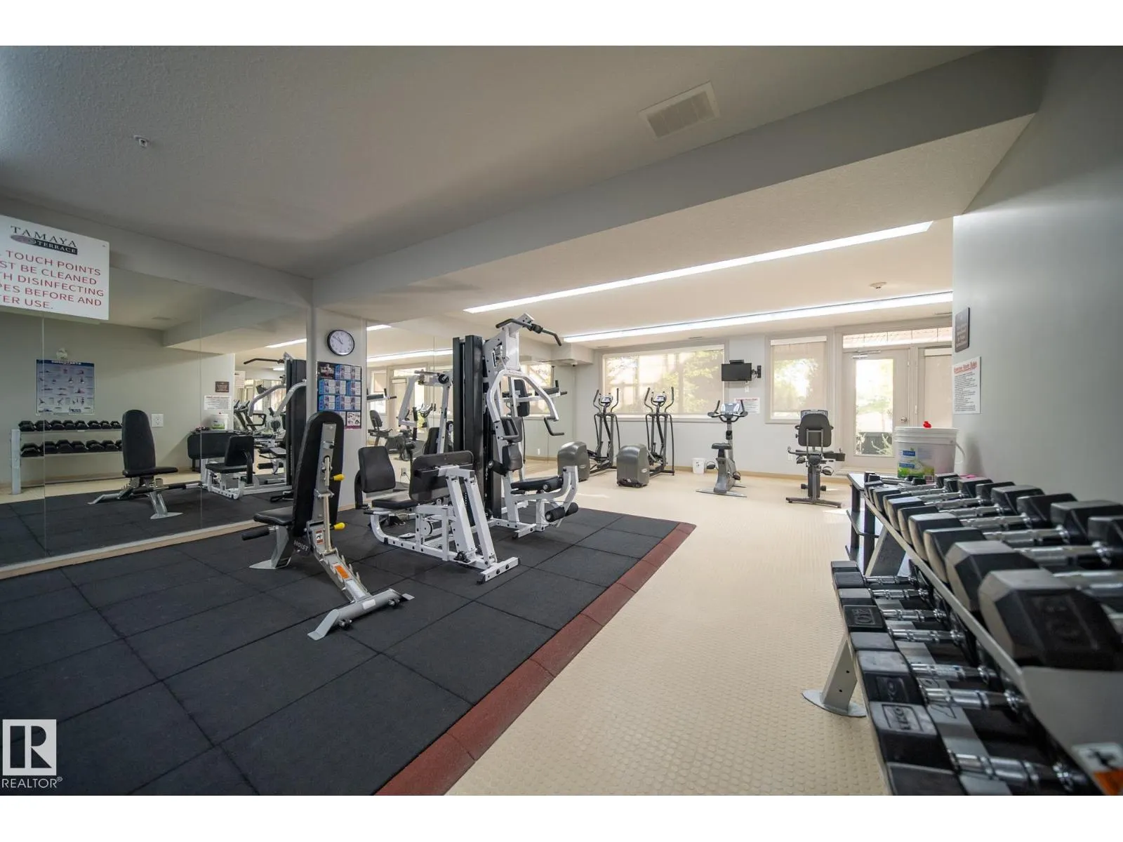 #407 12408 15 AV SW