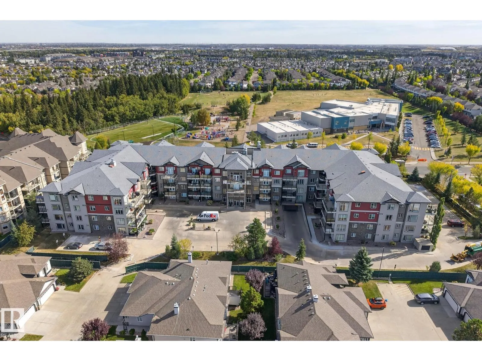 #407 12408 15 AV SW