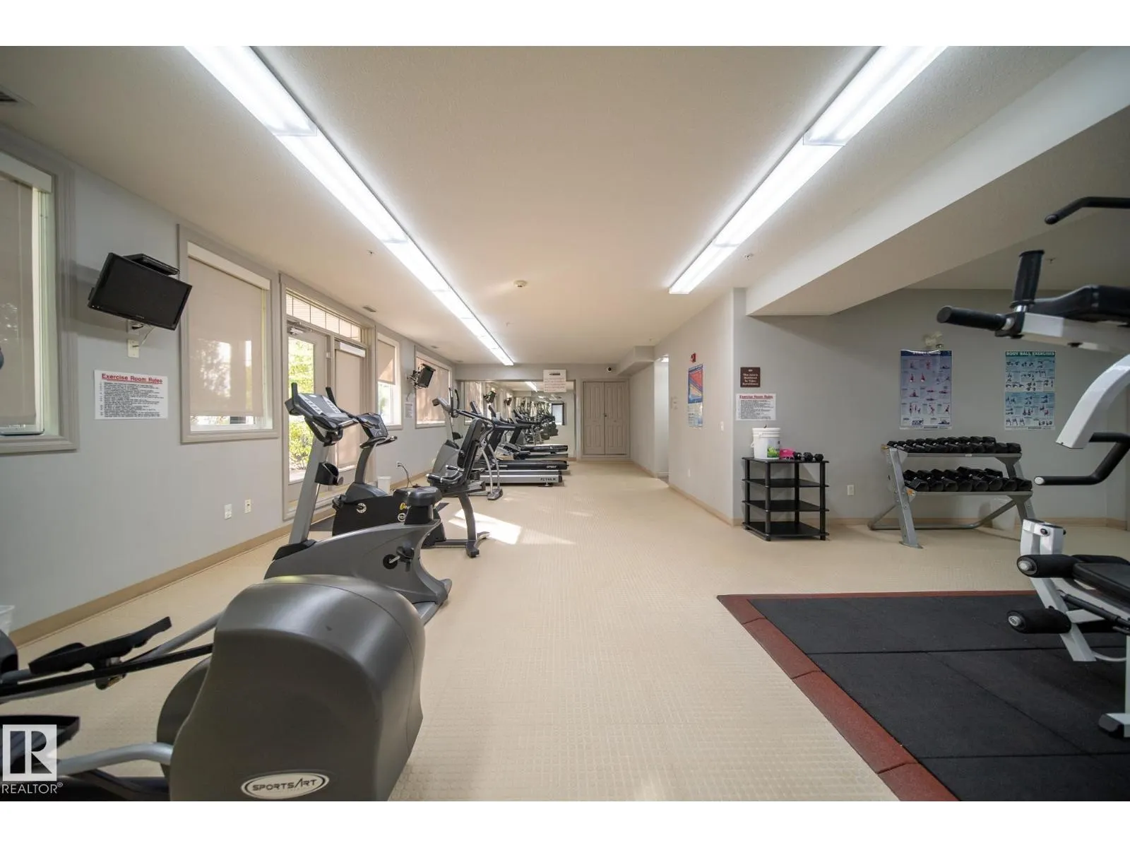 #407 12408 15 AV SW