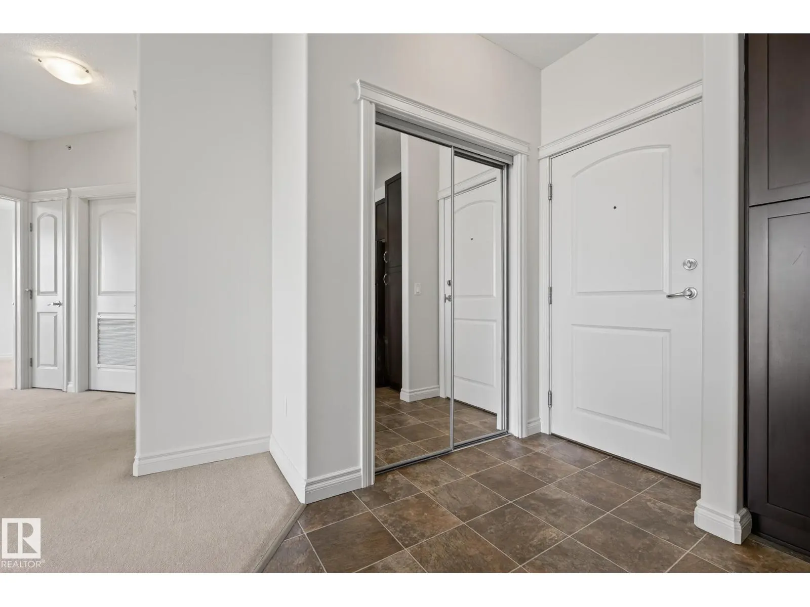 #407 12408 15 AV SW