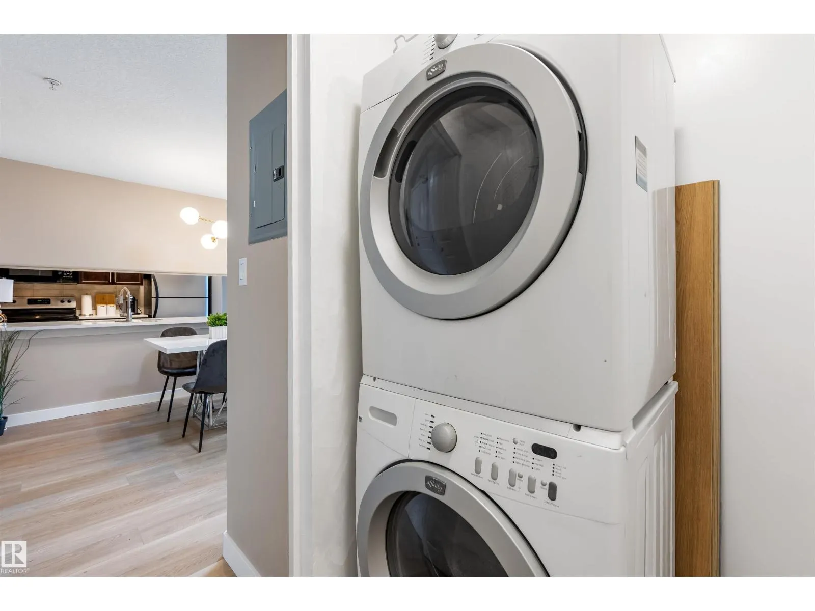 #305 1204 156 ST NW