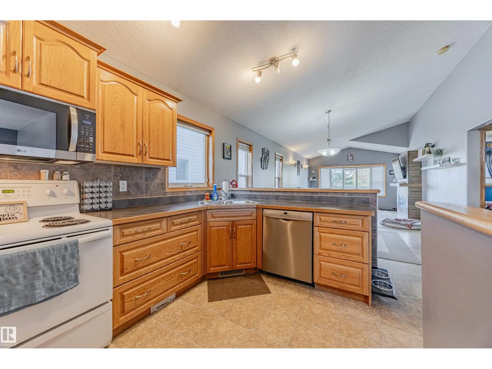664 KANANASKIS DR