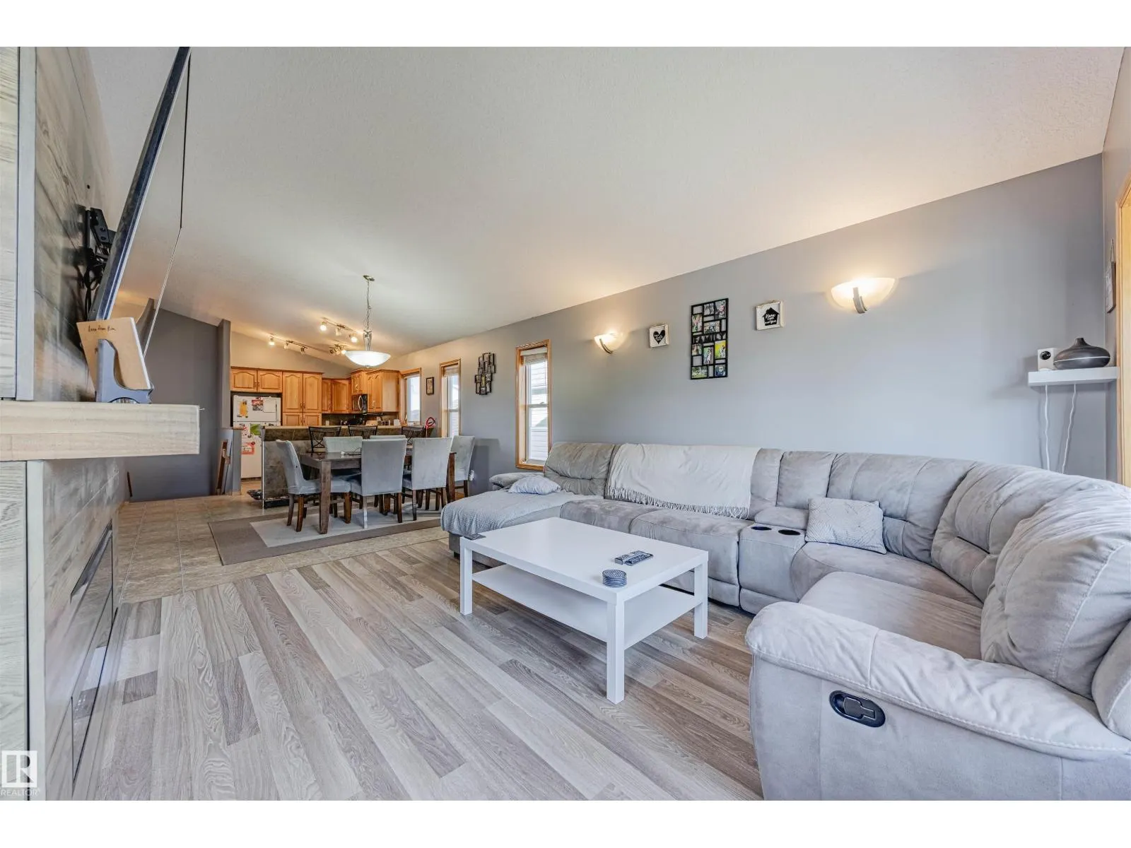 664 KANANASKIS DR