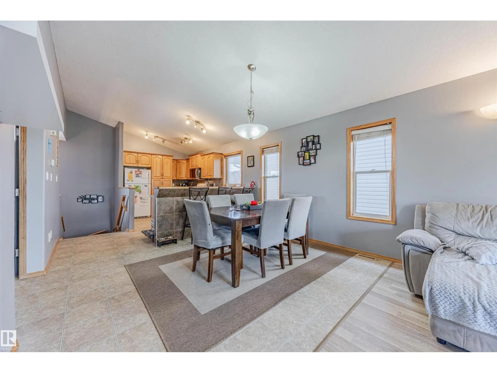 664 KANANASKIS DR