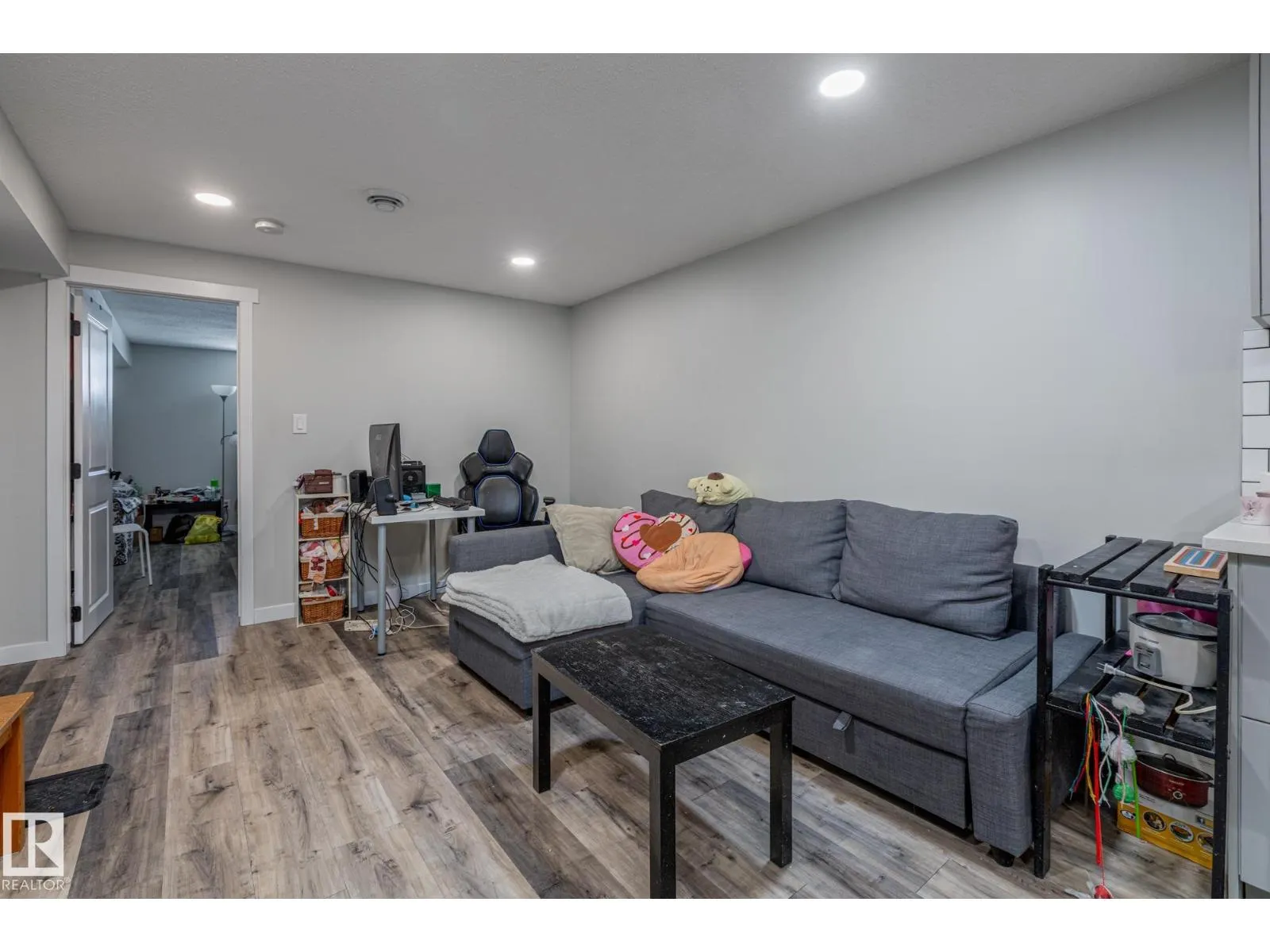 8504 121 AV NW