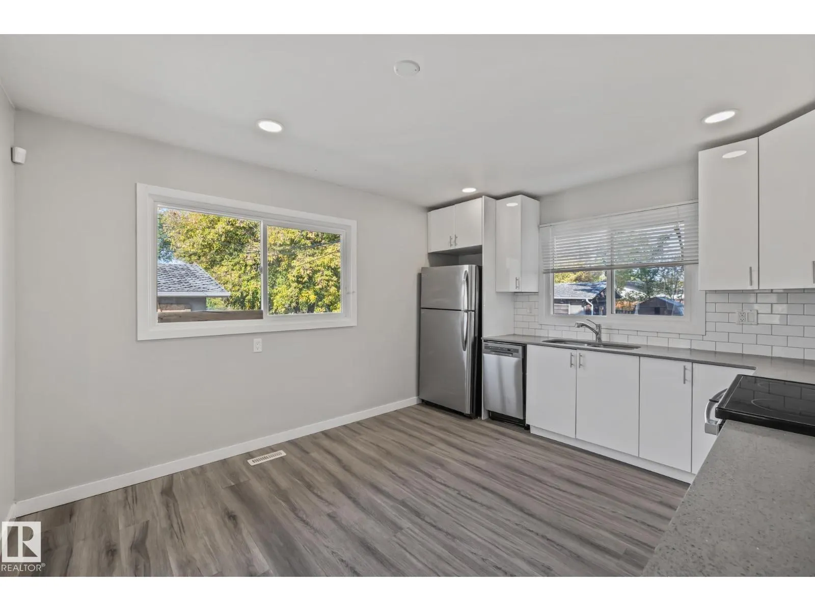 8504 121 AV NW