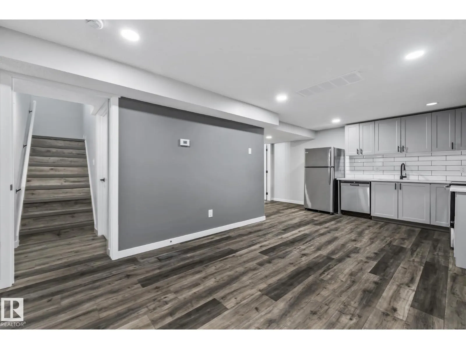 8504 121 AV NW