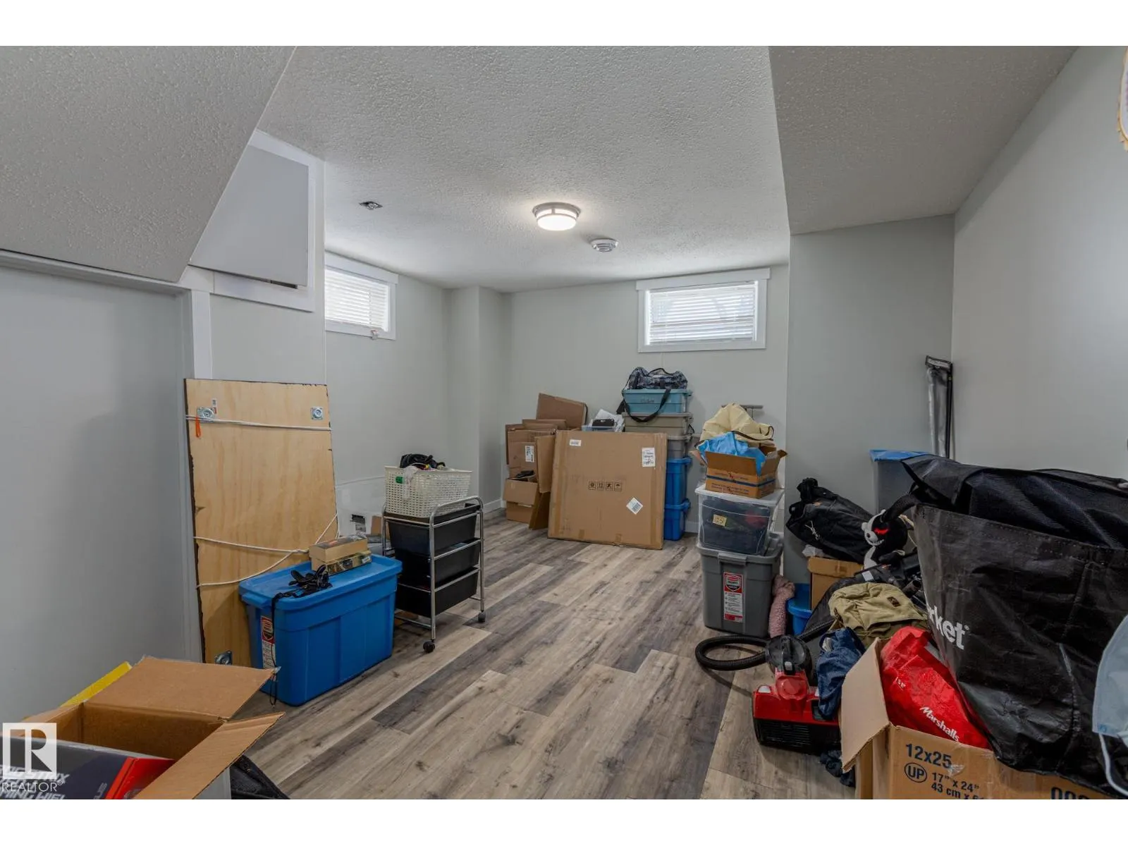 8504 121 AV NW