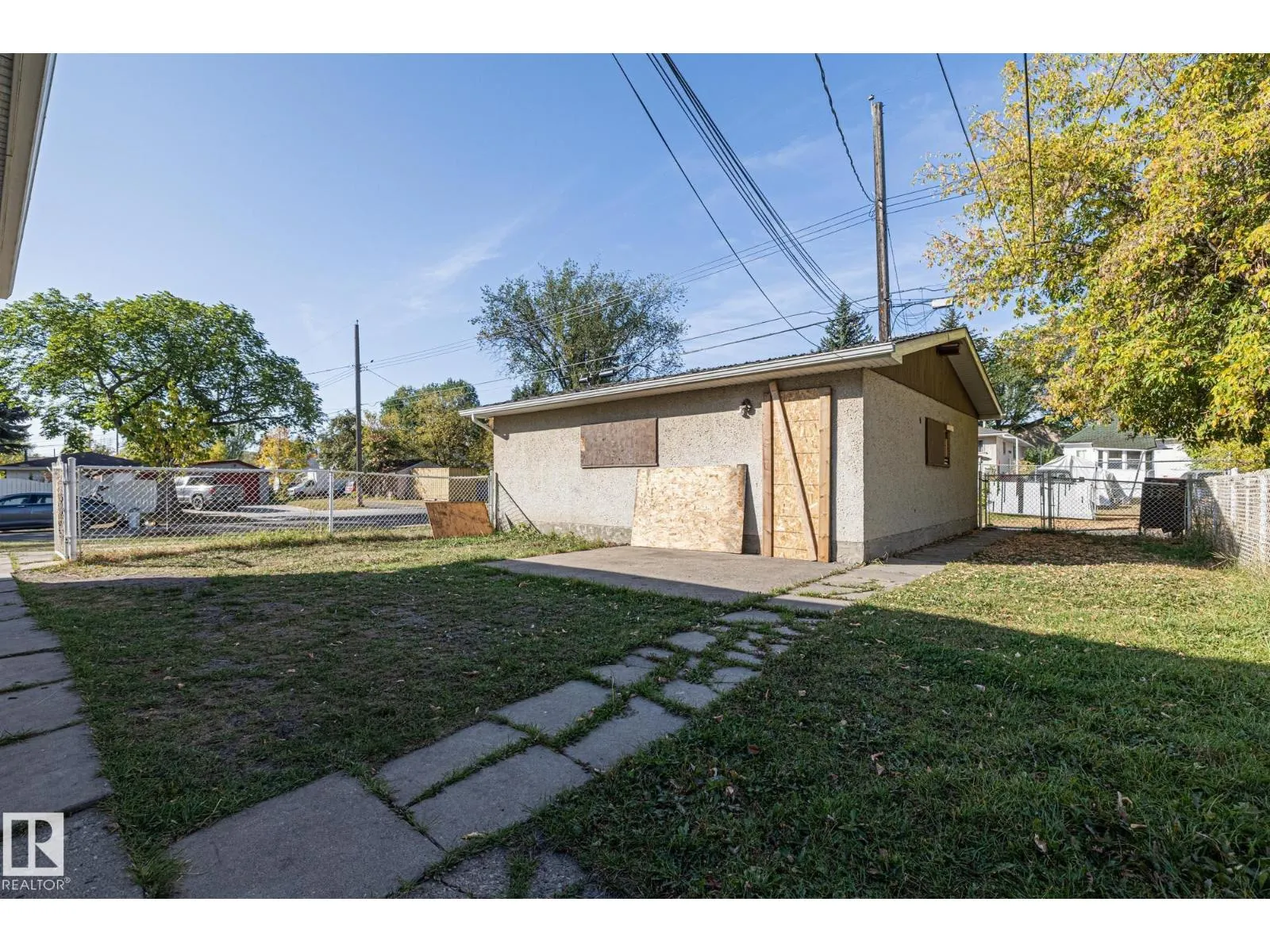 8504 121 AV NW