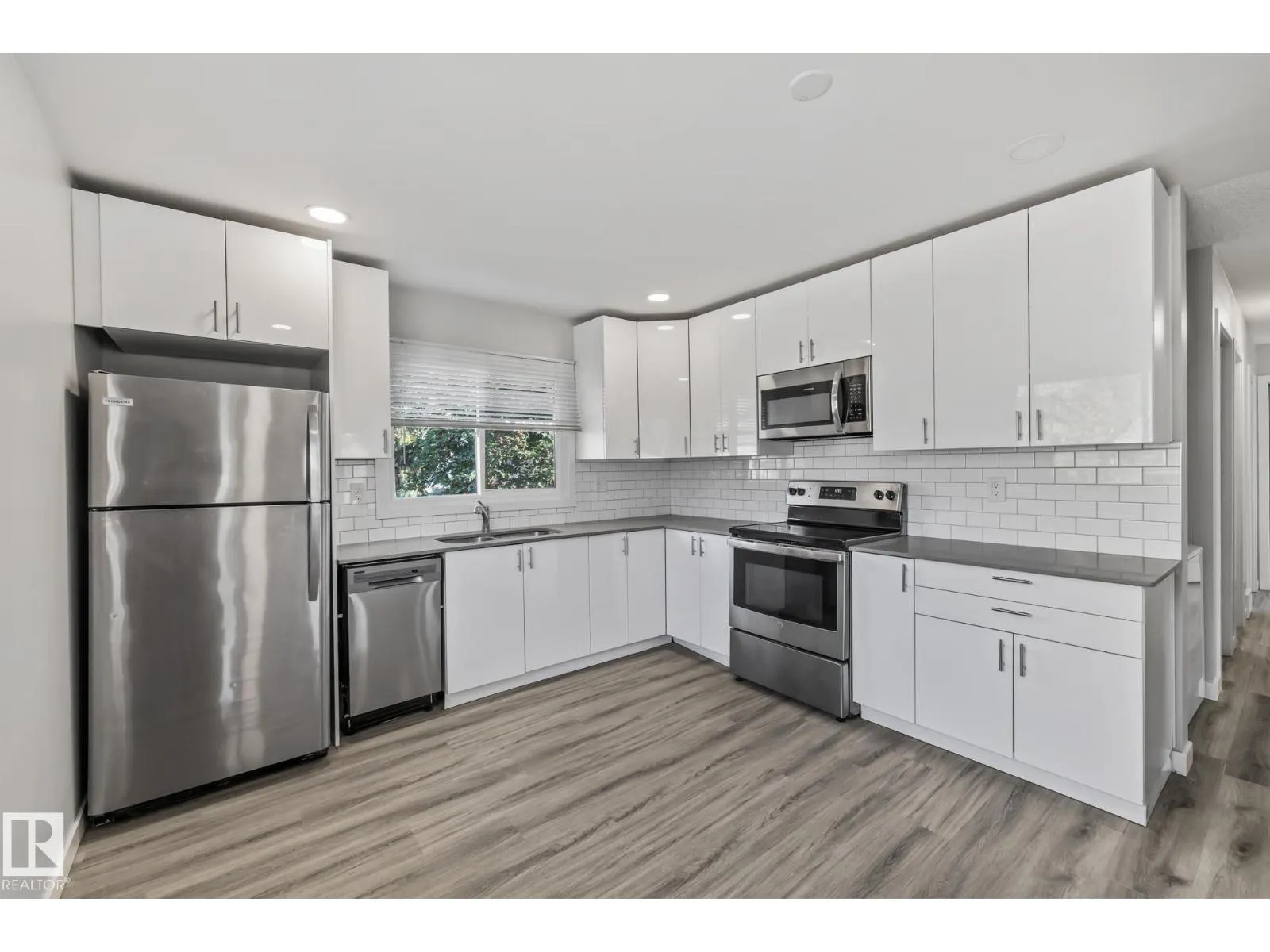 8504 121 AV NW