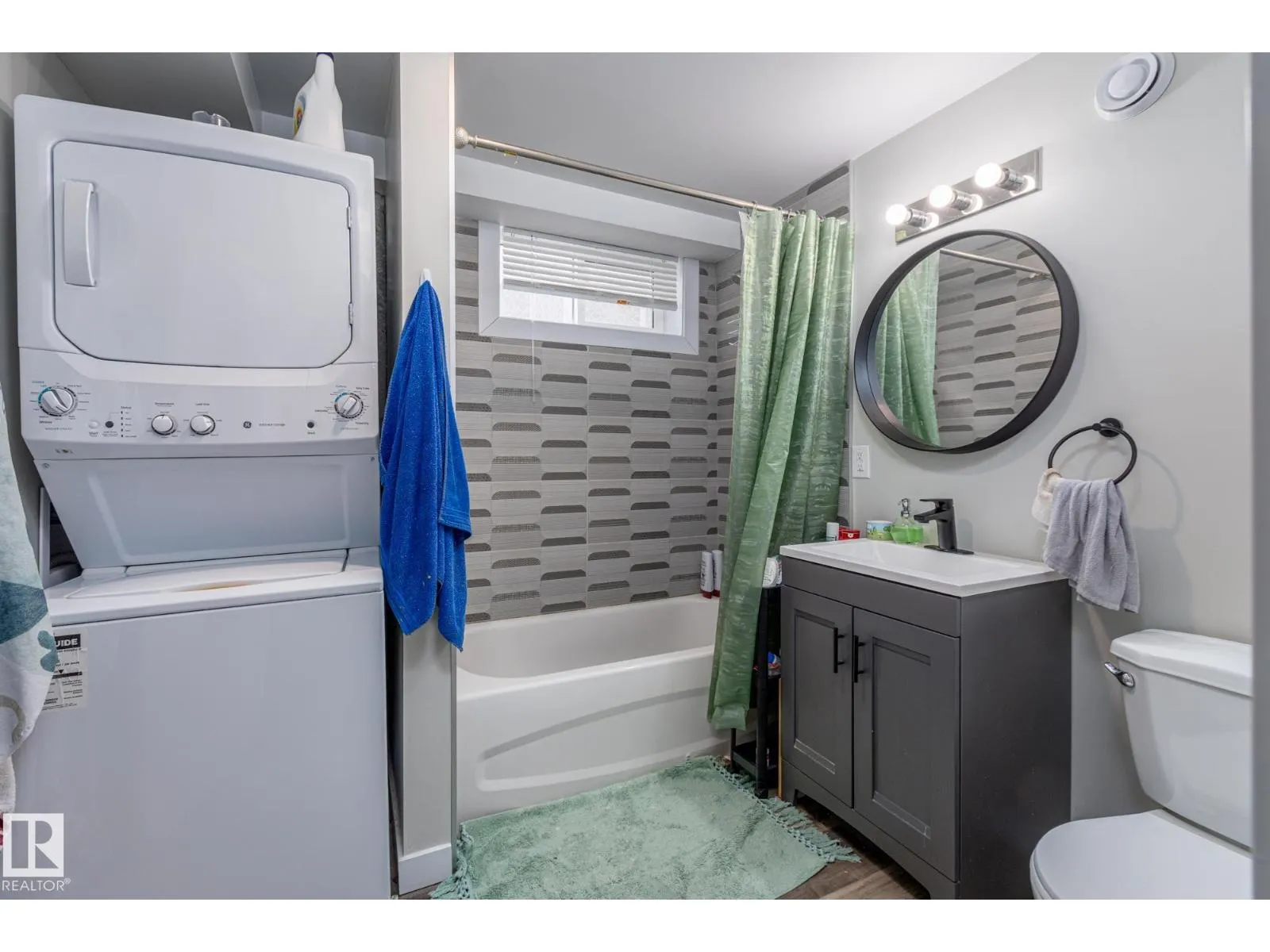 8504 121 AV NW
