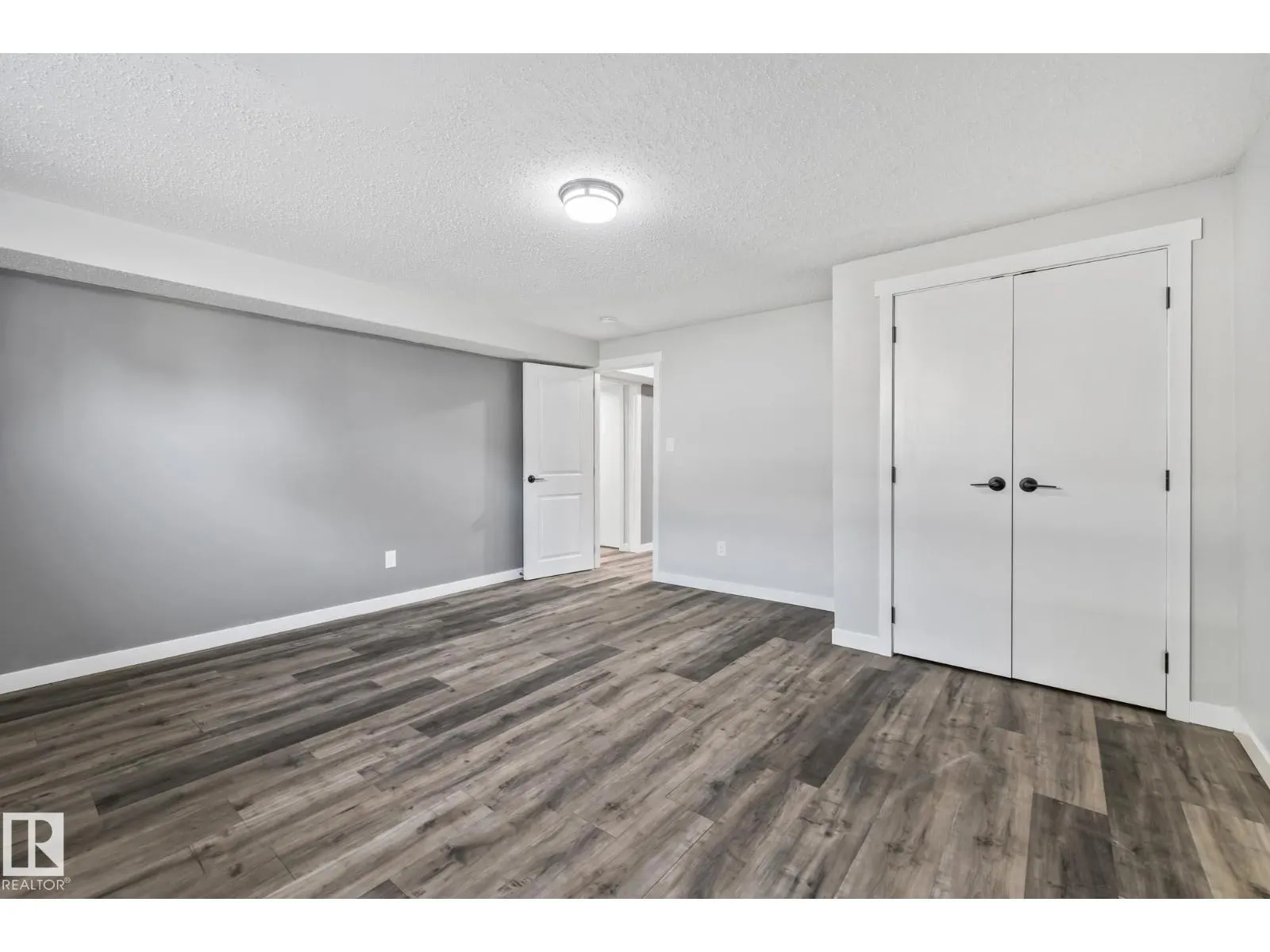 8504 121 AV NW