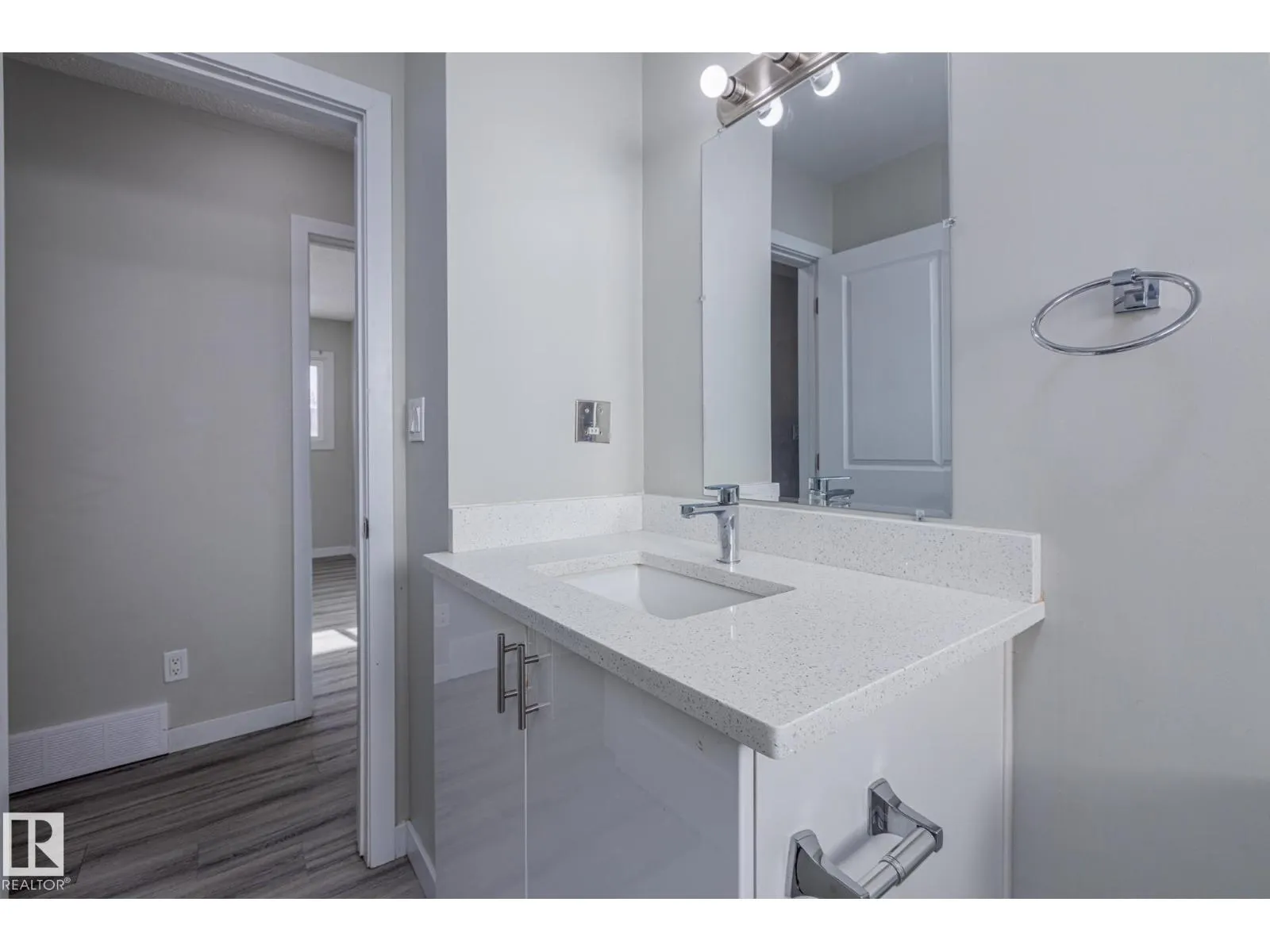 8504 121 AV NW