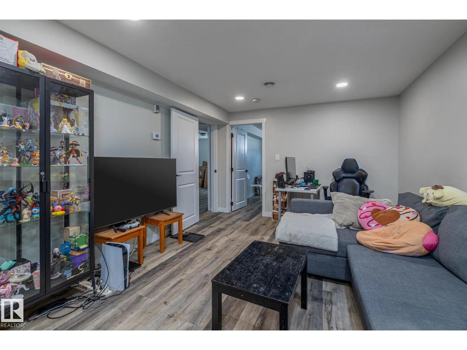 8504 121 AV NW