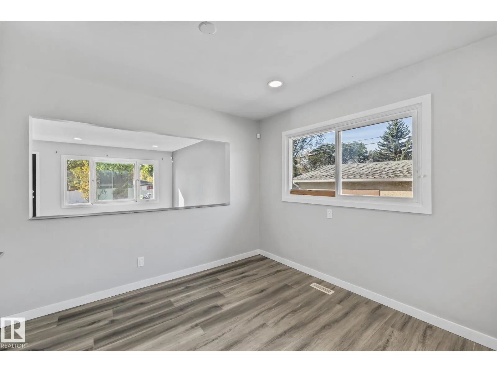 8504 121 AV NW