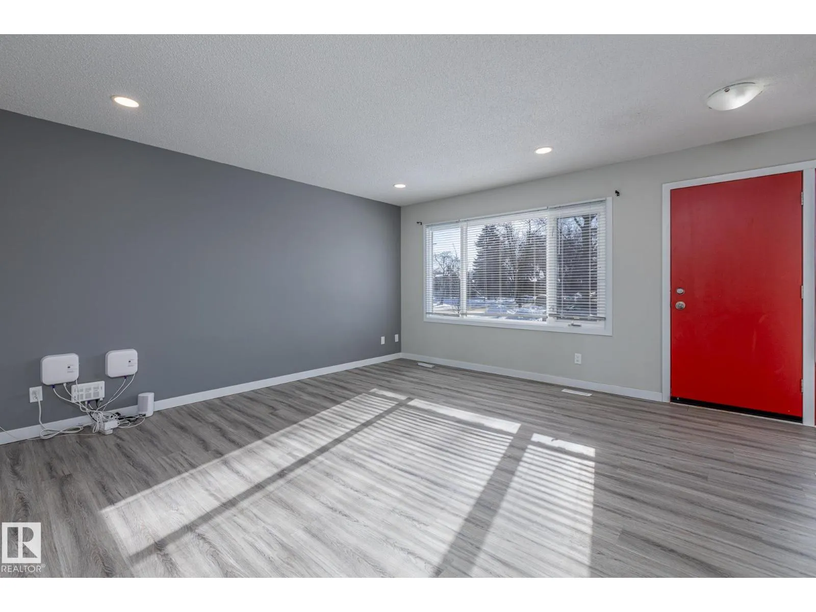 8504 121 AV NW