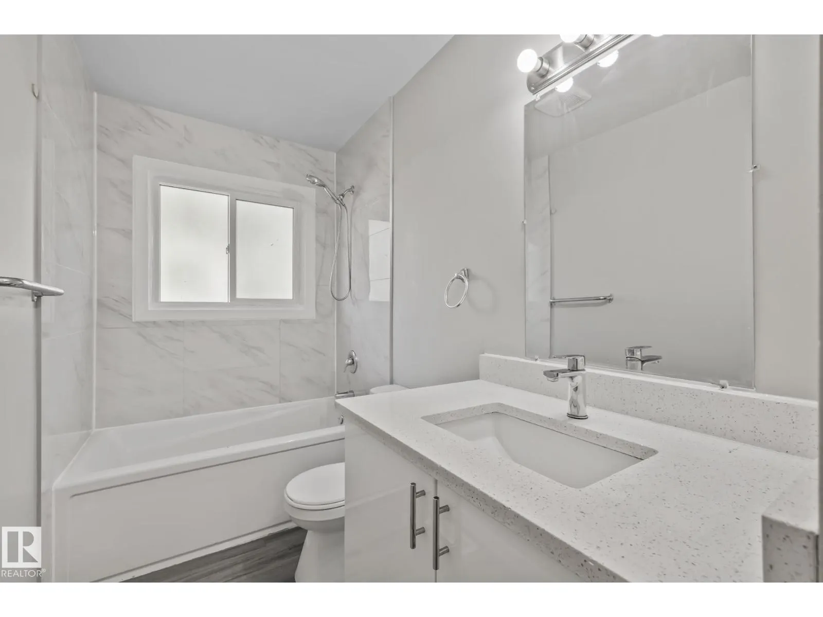 8504 121 AV NW