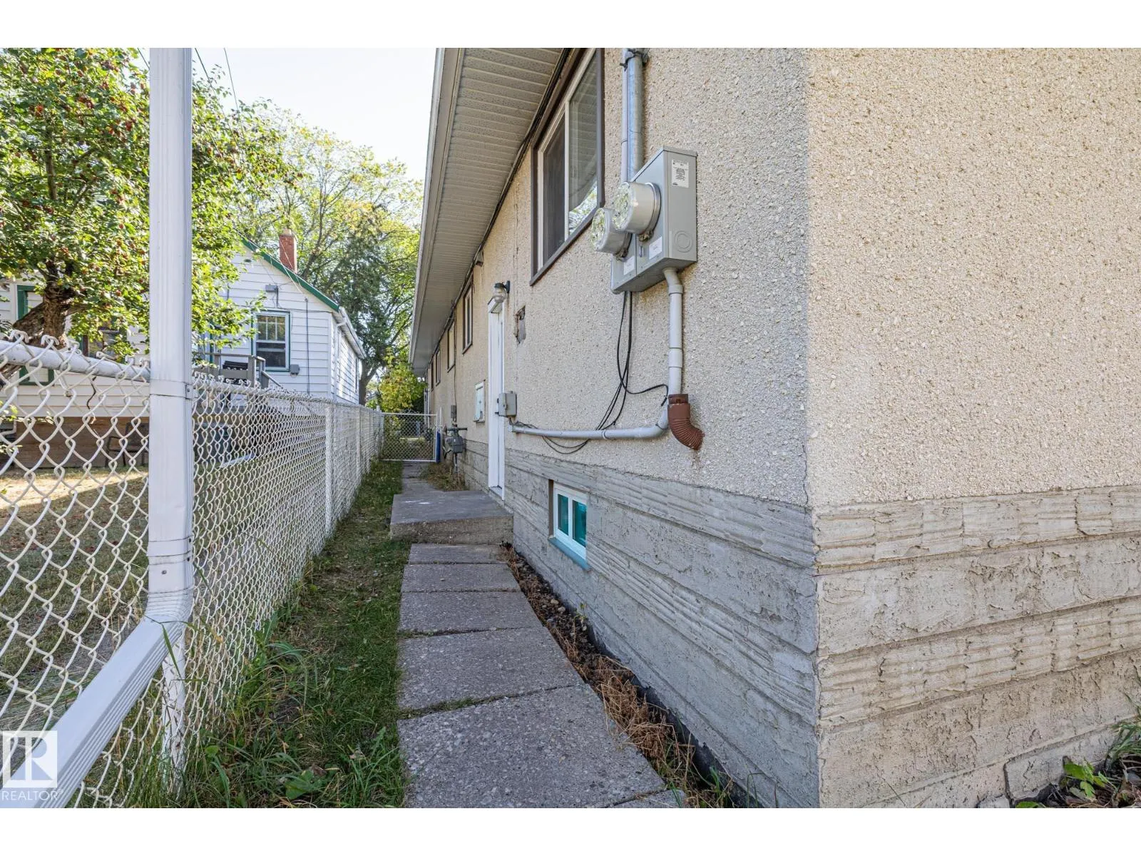 8504 121 AV NW