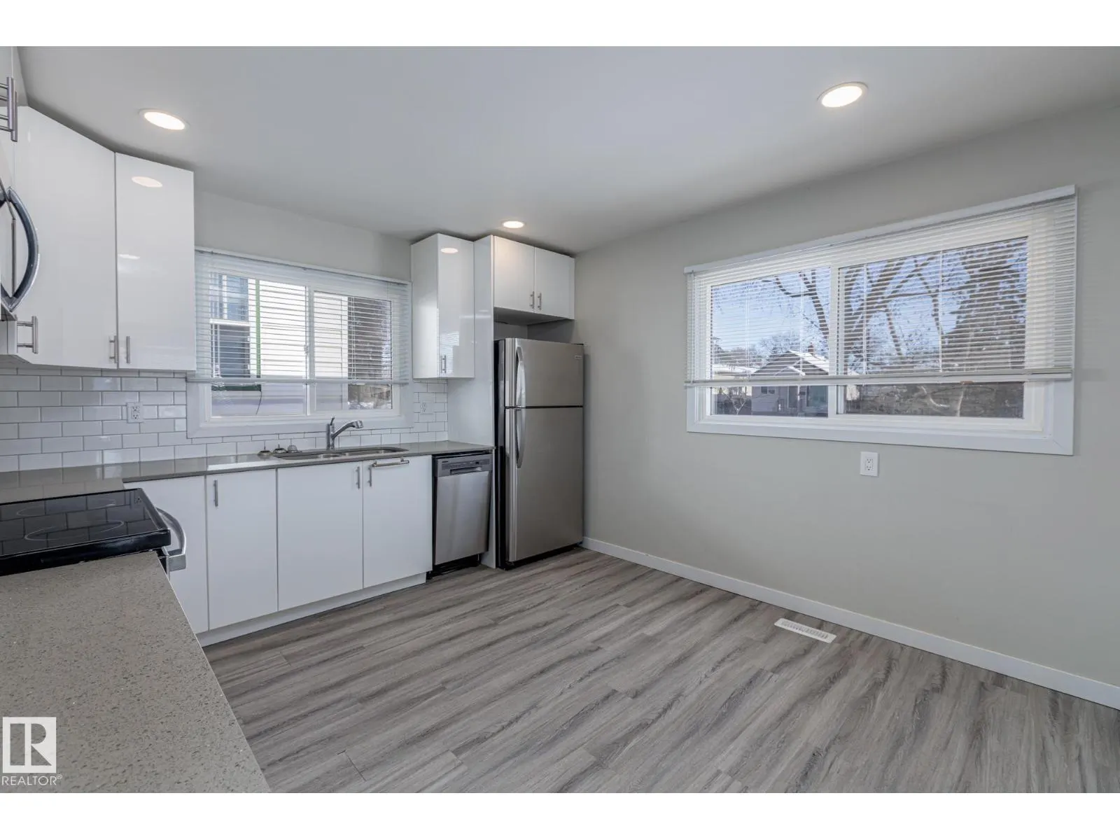 8504 121 AV NW