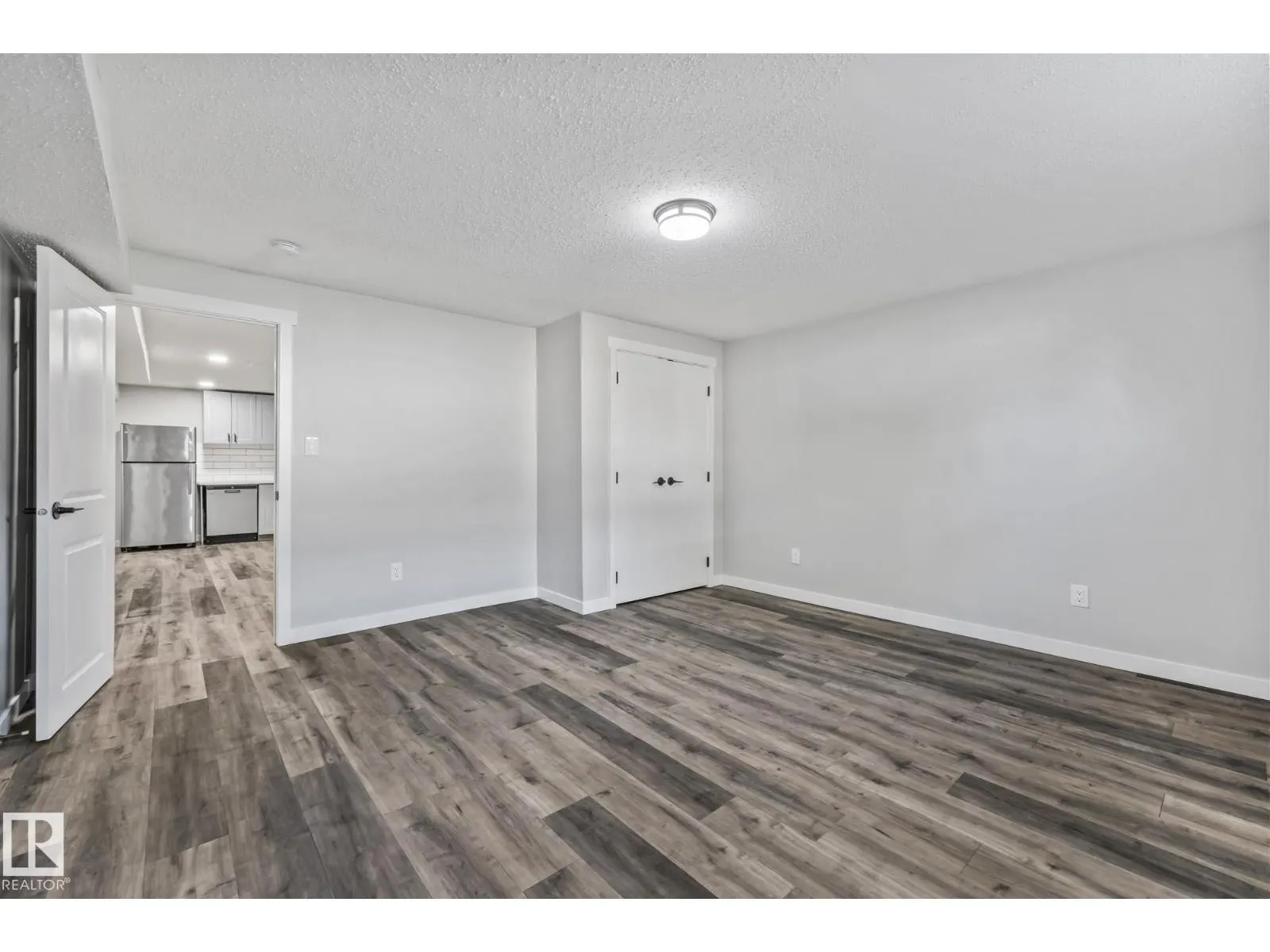 8504 121 AV NW