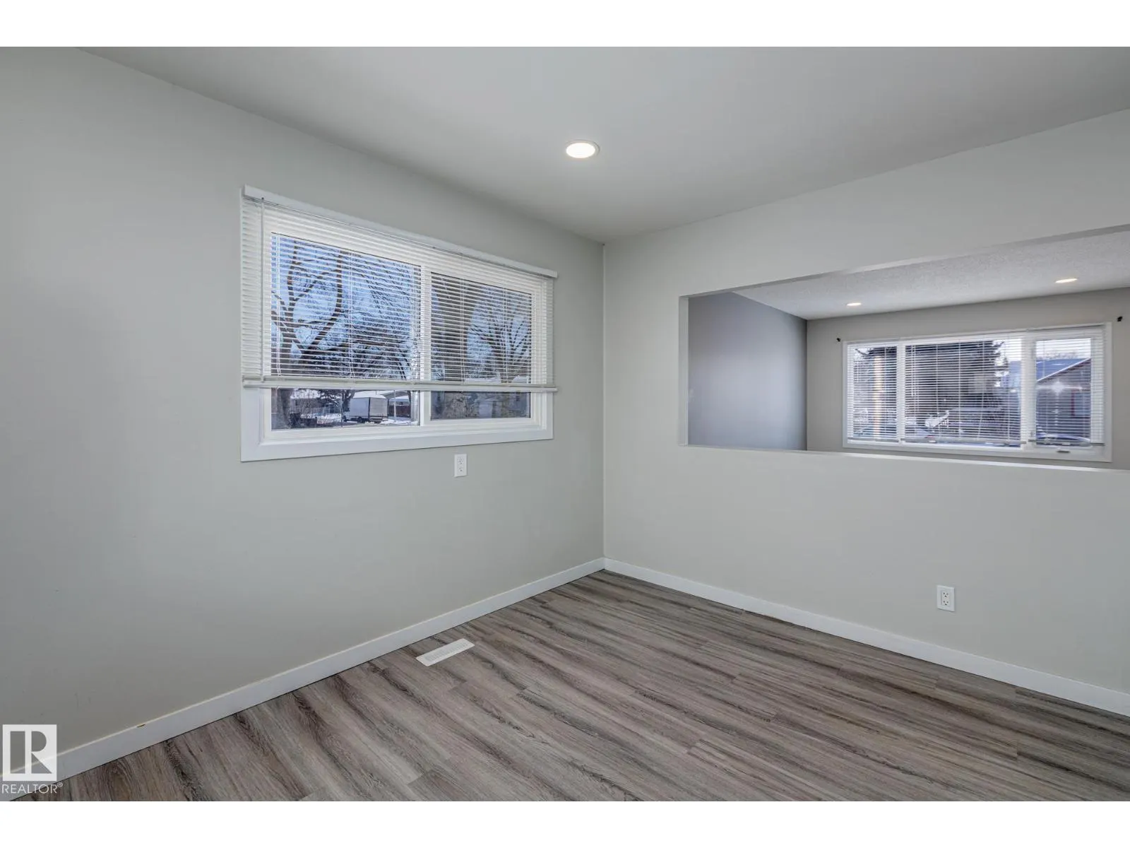 8504 121 AV NW
