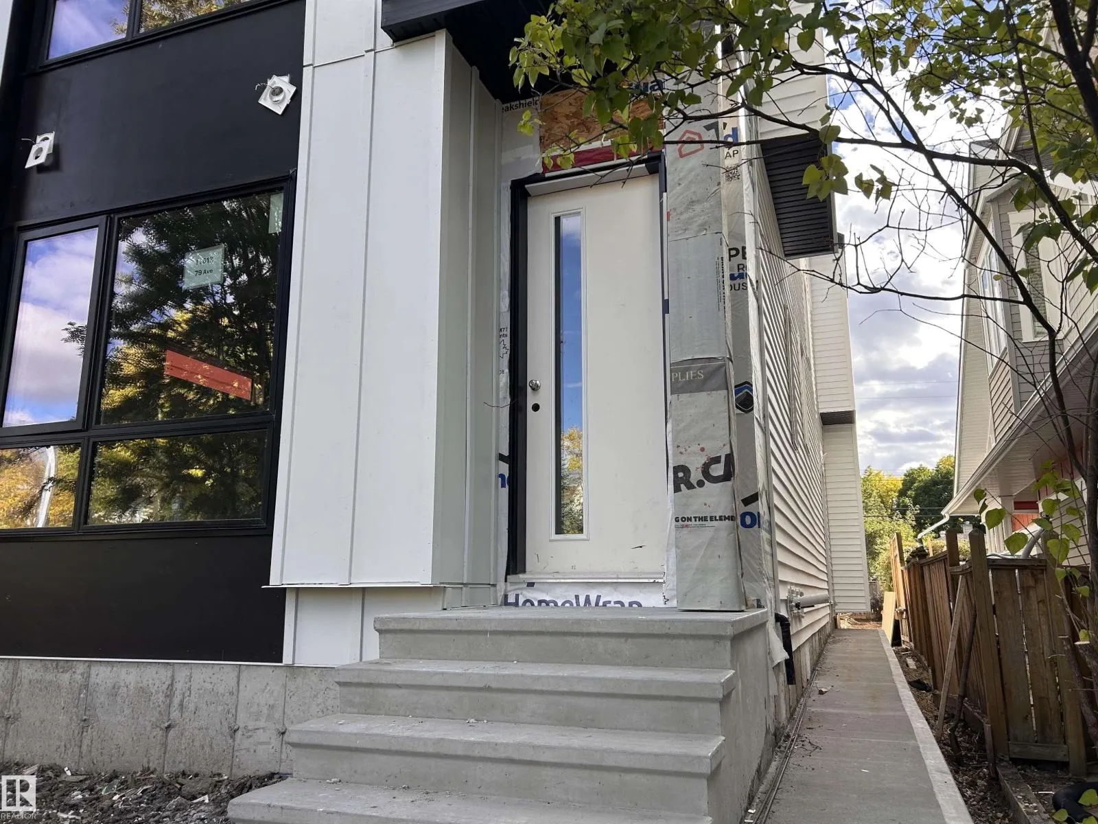 11613 79 AV NW
