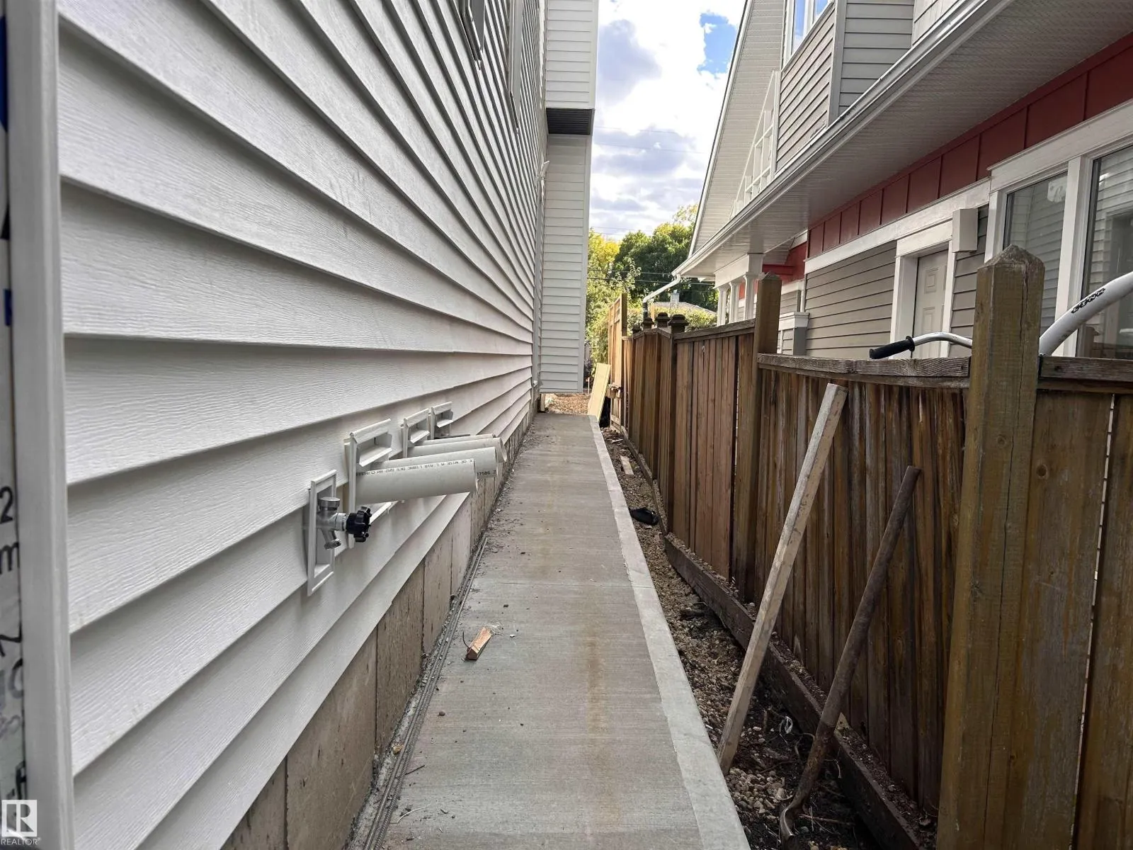 11613 79 AV NW