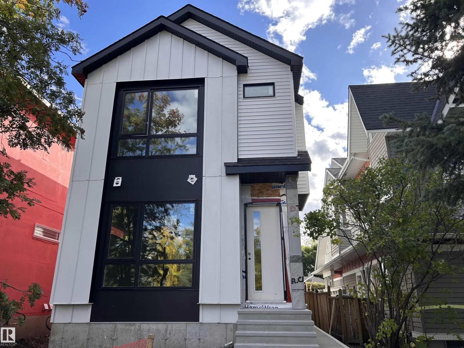 11613 79 AV NW