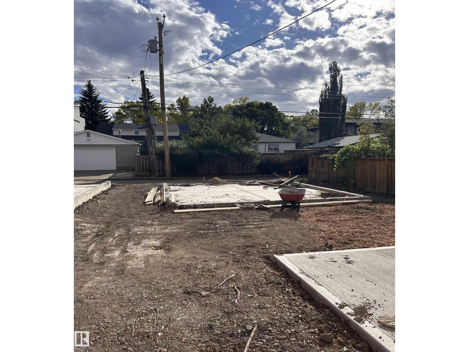 11613 79 AV NW