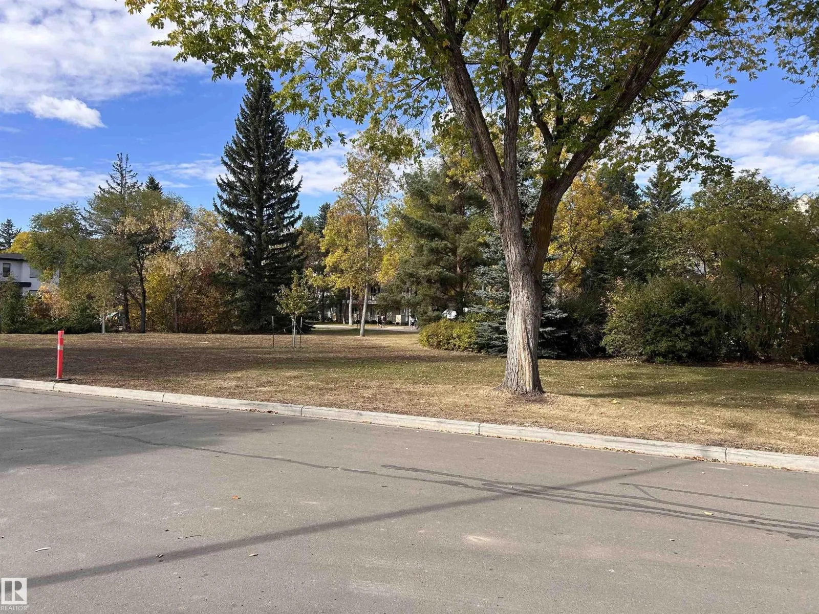 11613 79 AV NW