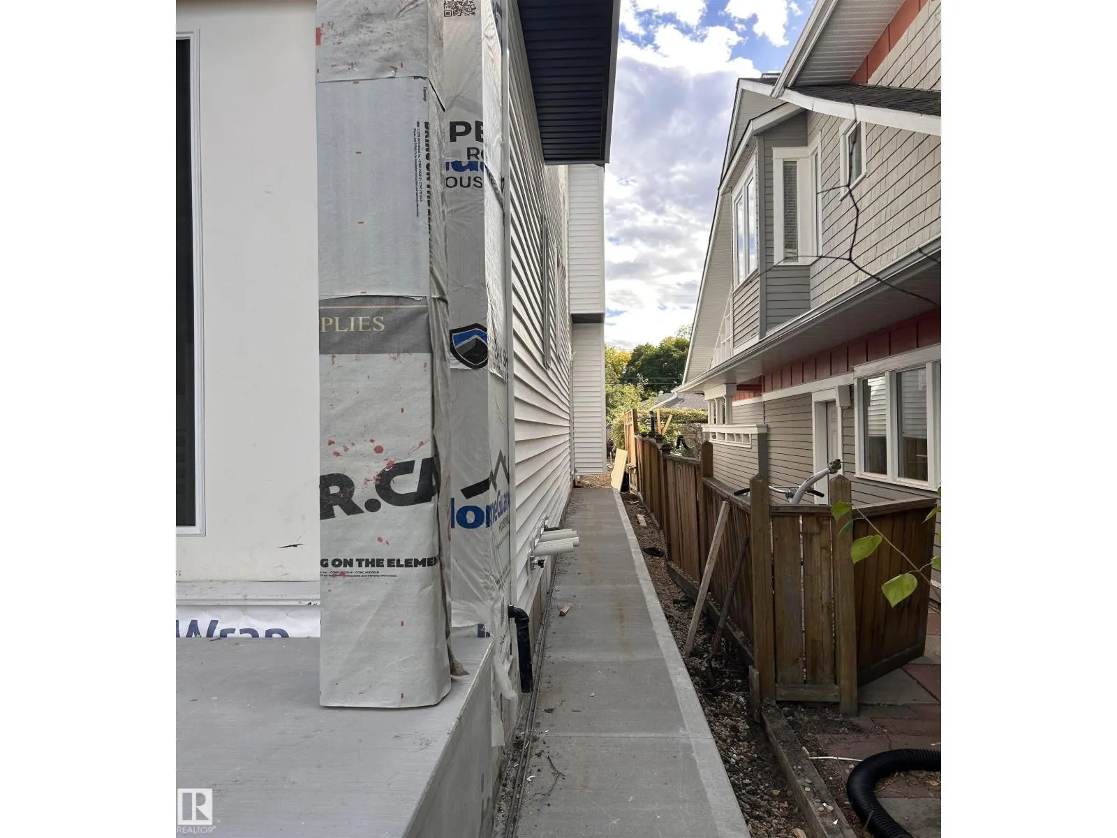 11613 79 AV NW