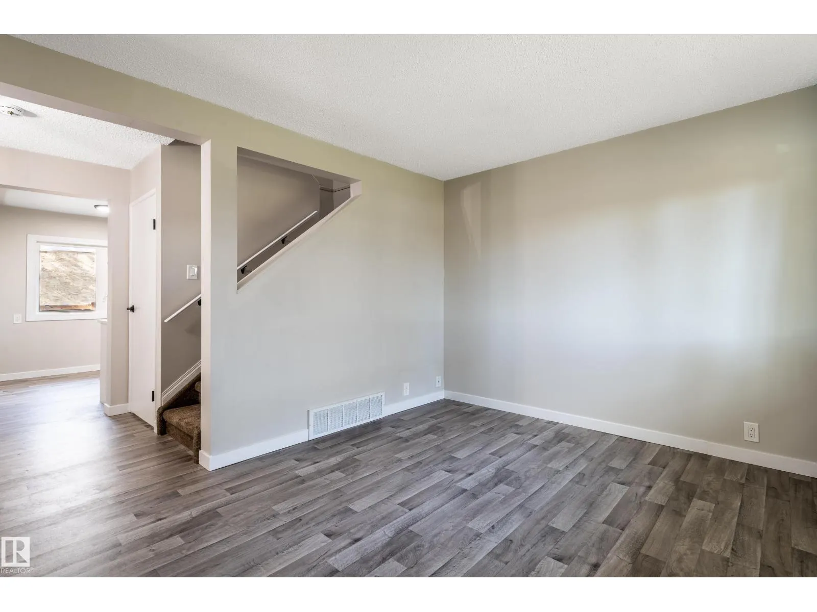 #45 14511 52 ST NW
