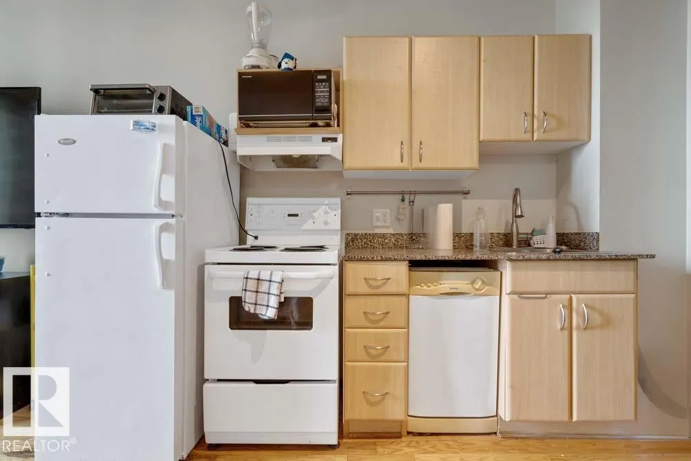#710 10024 JASPER AV NW
