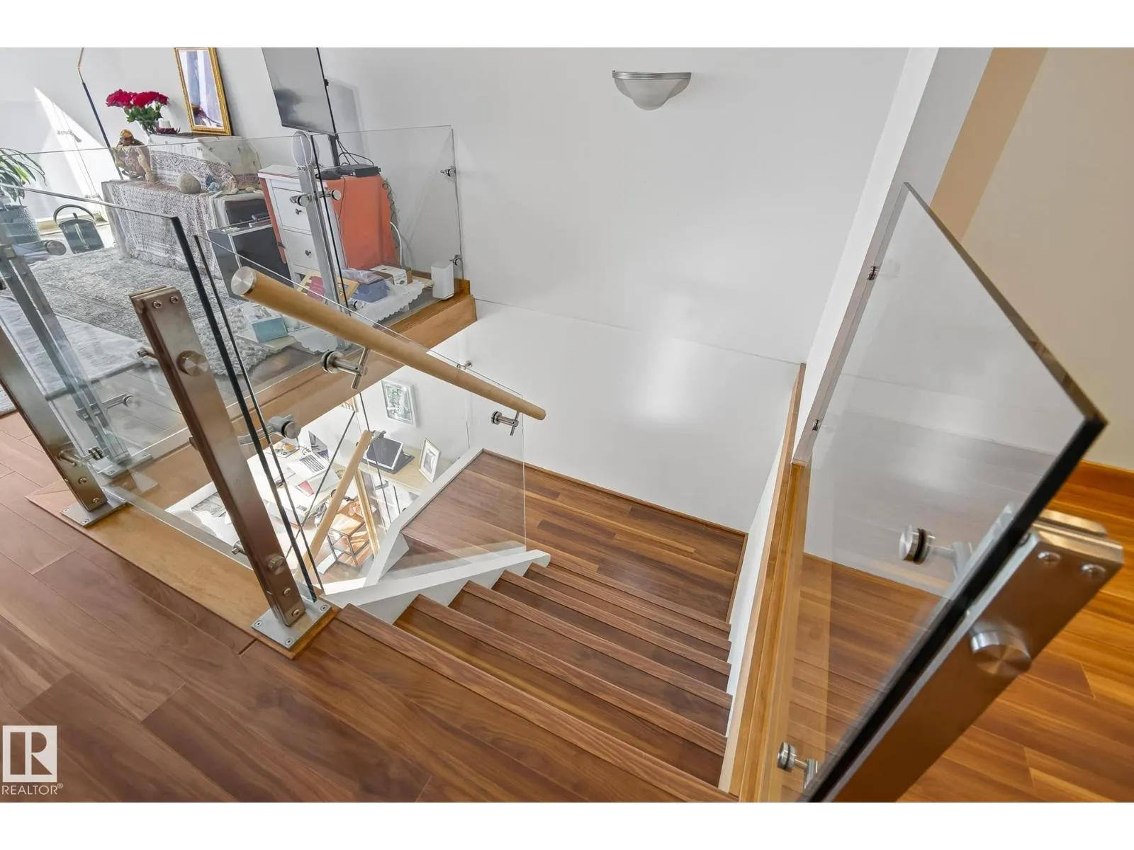 #1004 10045 118 ST NW