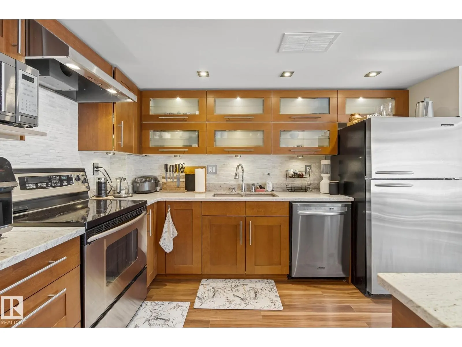 #1004 10045 118 ST NW
